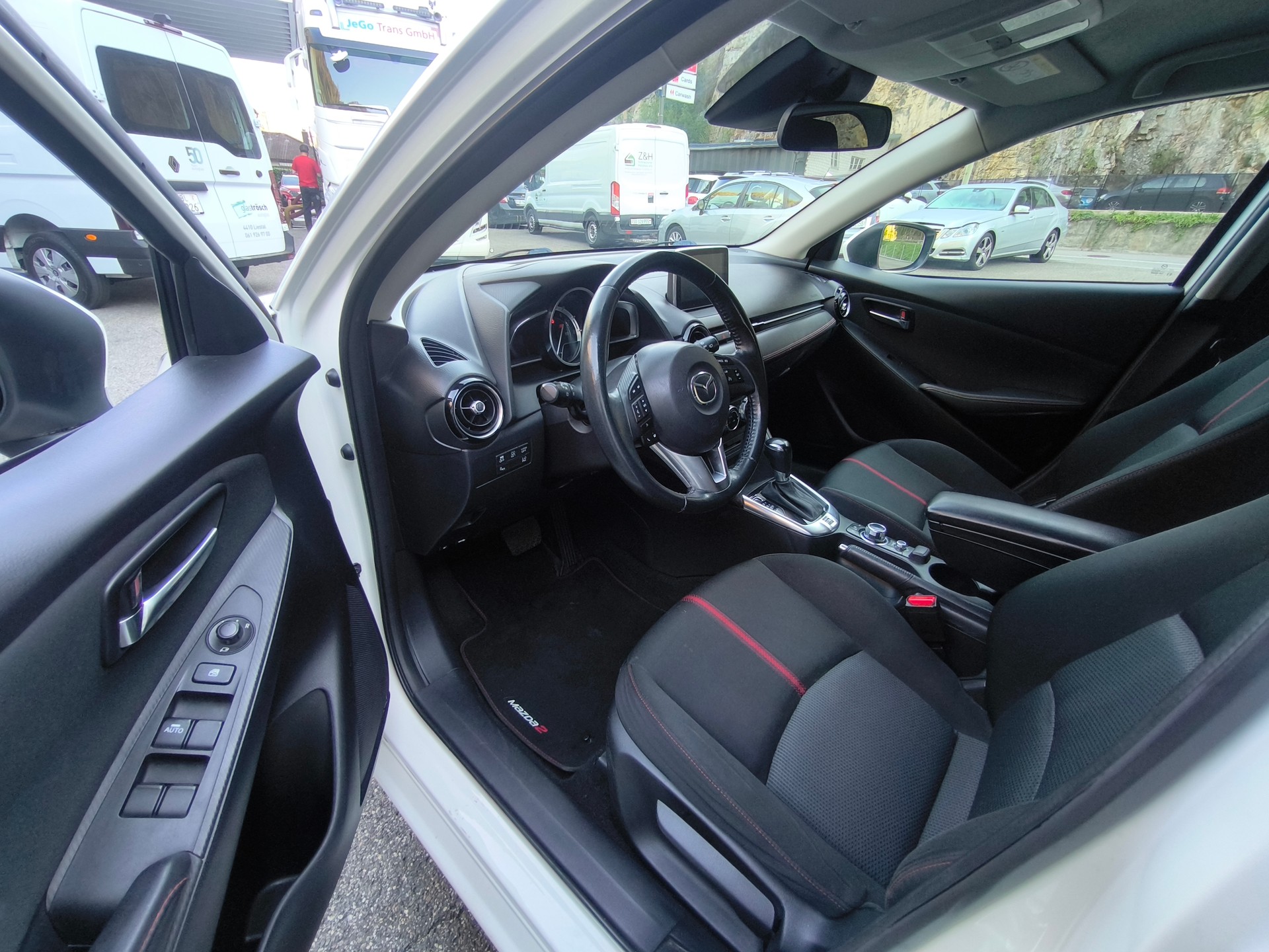 MAZDA 2 1.5i 16V Skyactiv-G Revolution Drive-image-18