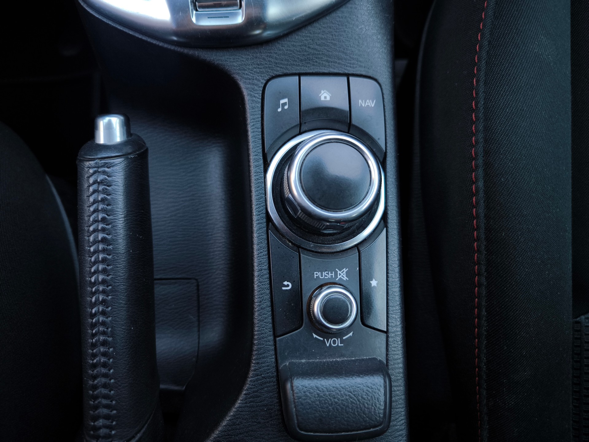 MAZDA 2 1.5i 16V Skyactiv-G Revolution Drive-image-24