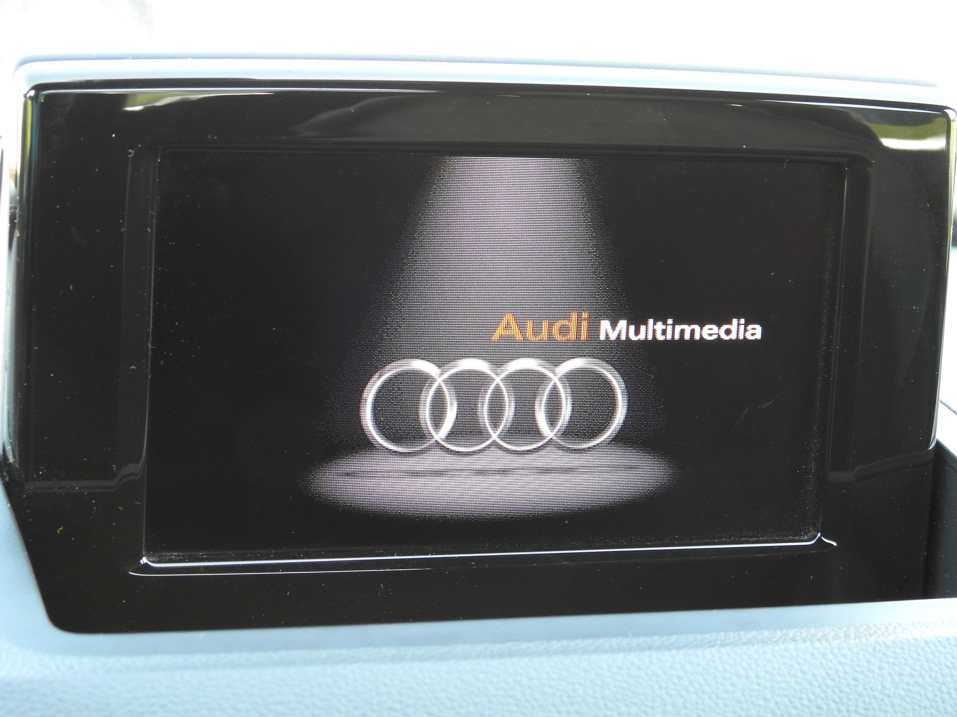 AUDI Q3 2.0 TFSI quattro S-tronic S-Line-image-25