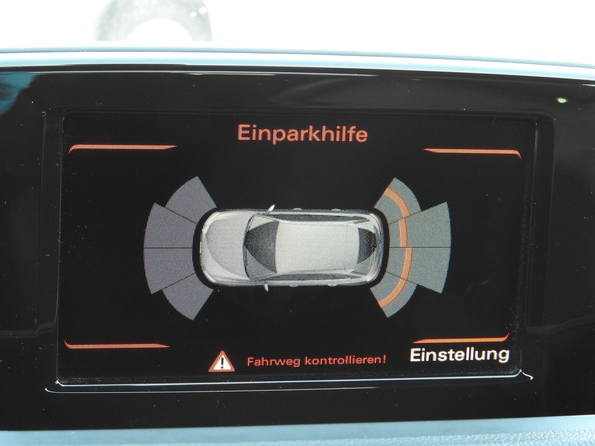 AUDI Q3 2.0 TFSI quattro S-tronic S-Line-image-26
