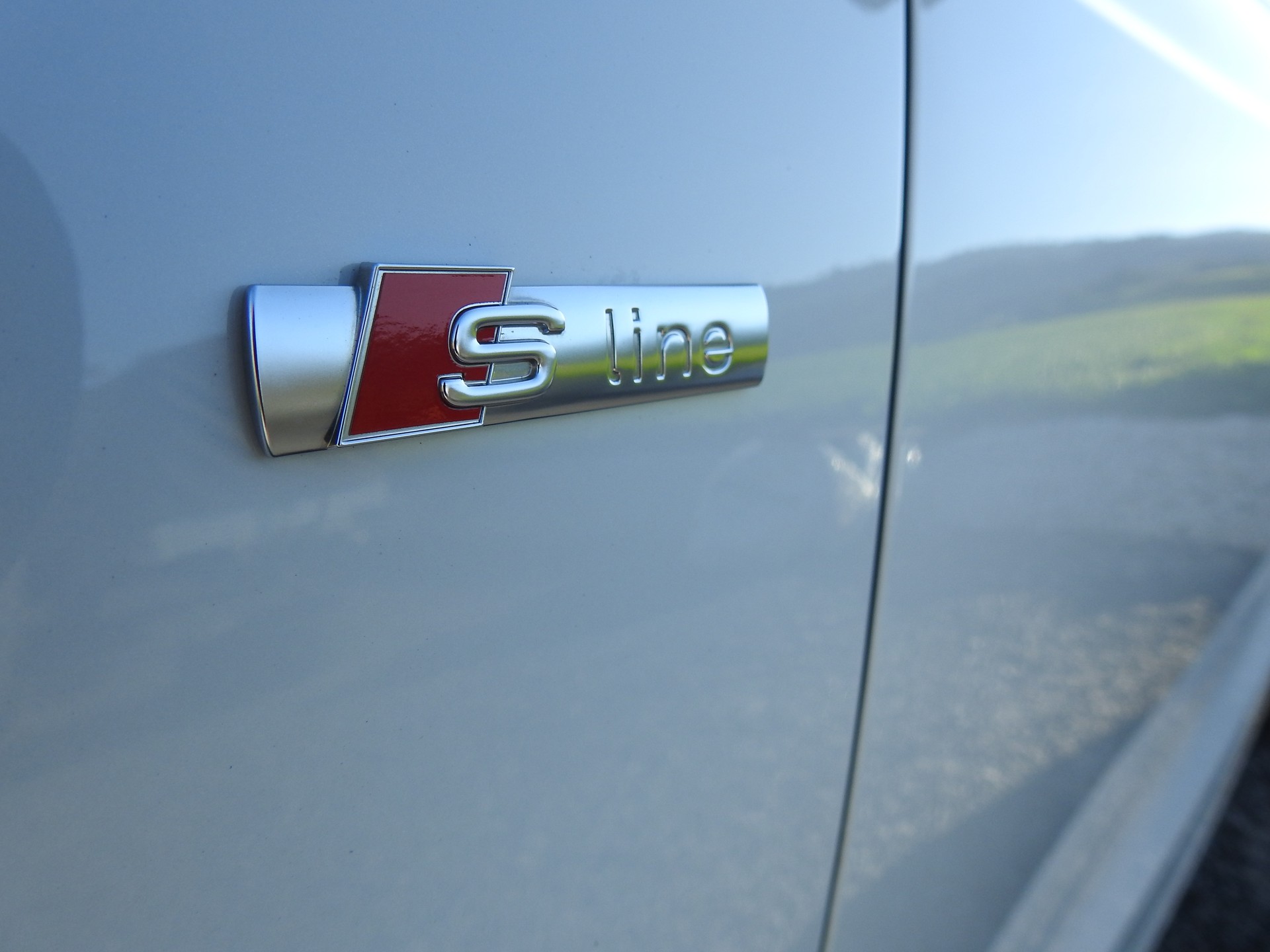 AUDI Q3 2.0 TFSI quattro S-tronic S-Line-image-28