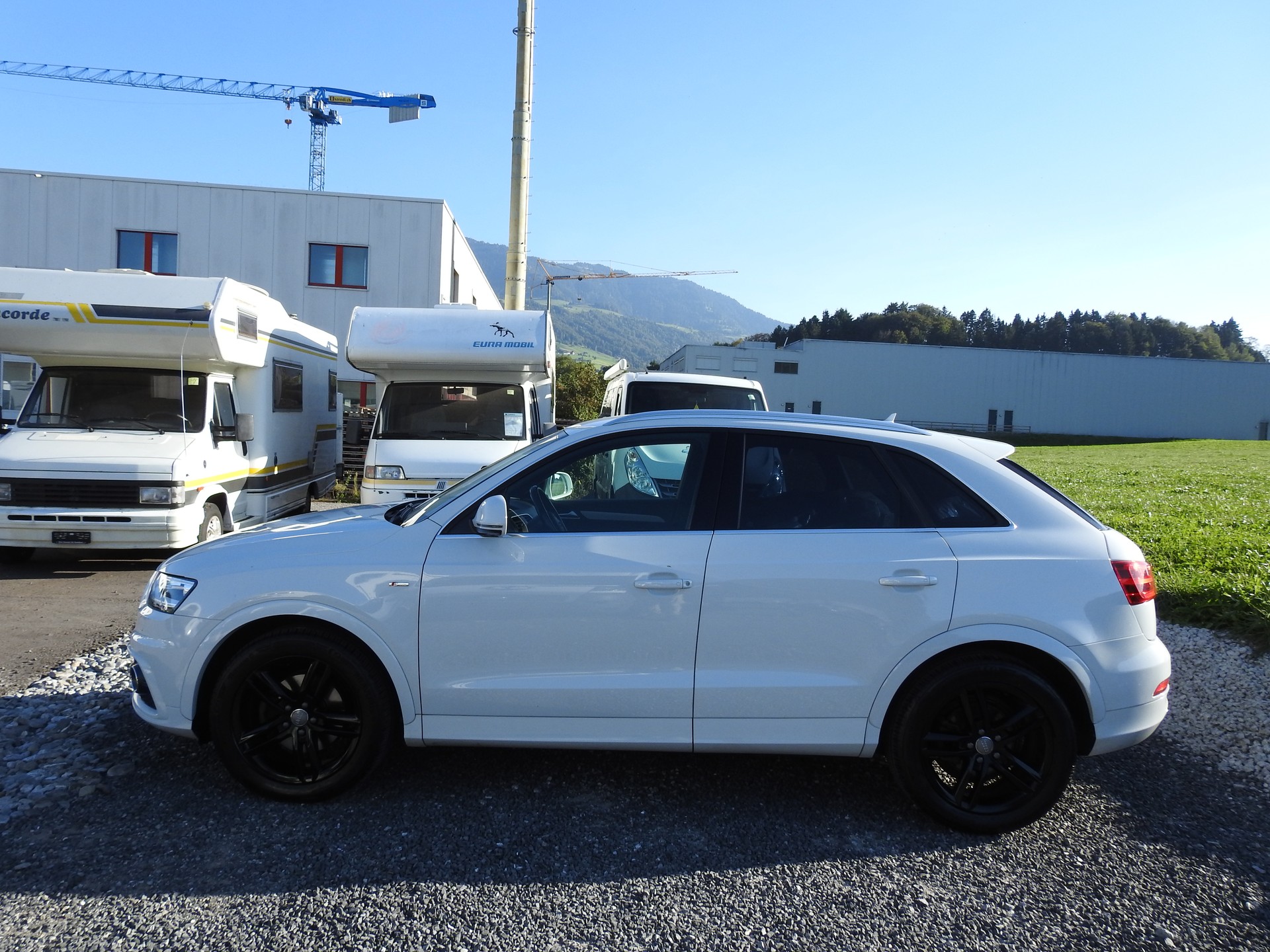 AUDI Q3 2.0 TFSI quattro S-tronic S-Line-image-2