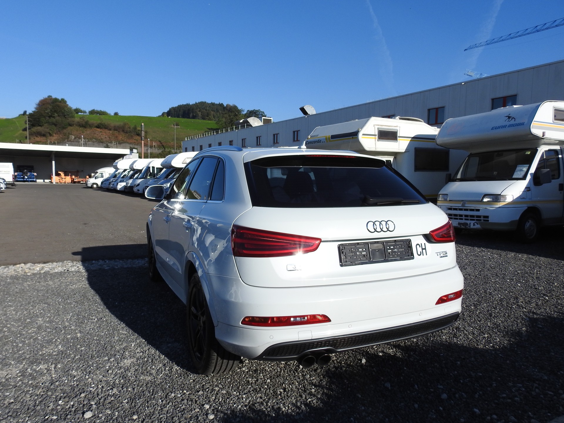 AUDI Q3 2.0 TFSI quattro S-tronic S-Line-image-3