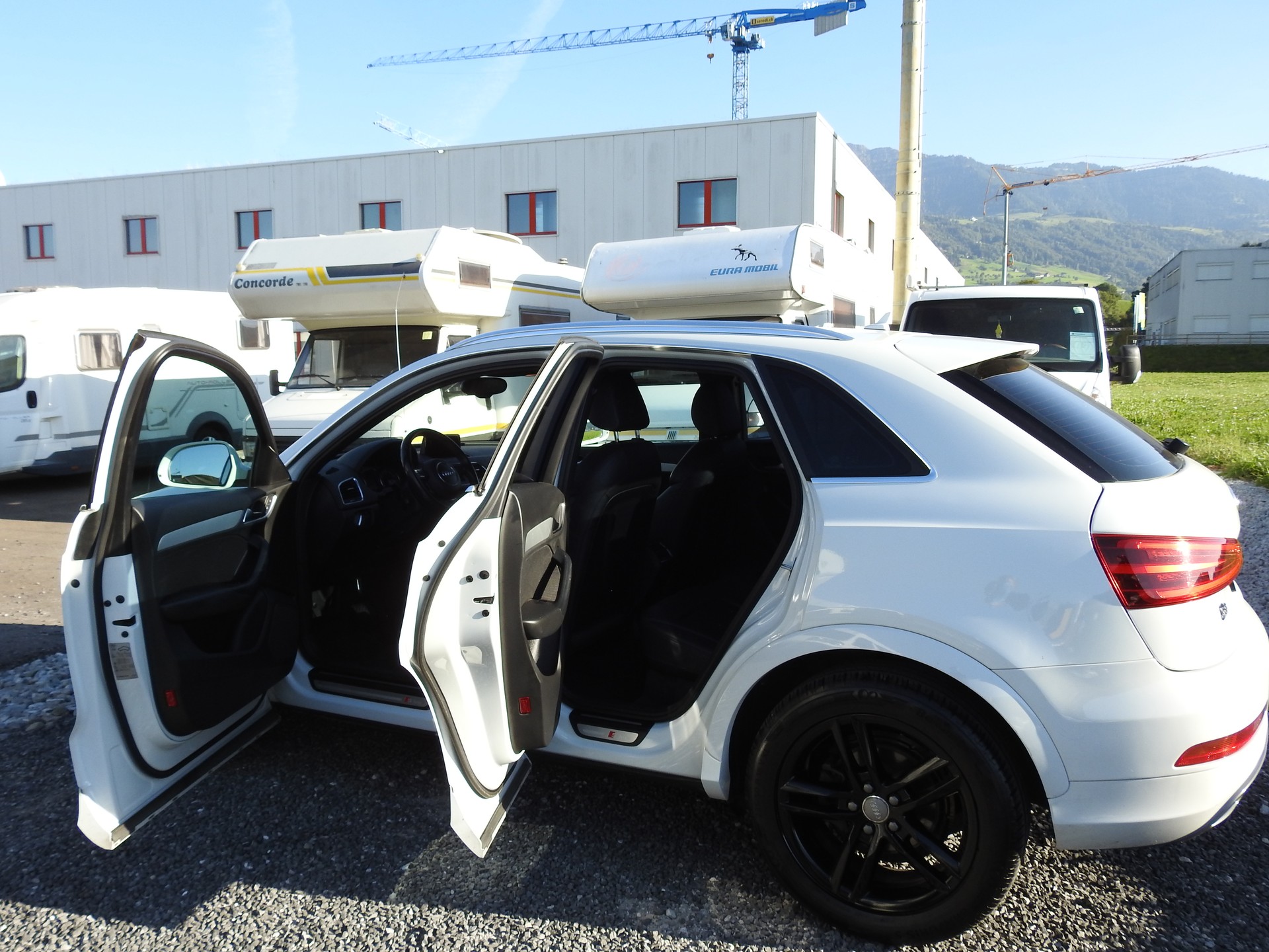 AUDI Q3 2.0 TFSI quattro S-tronic S-Line-image-16