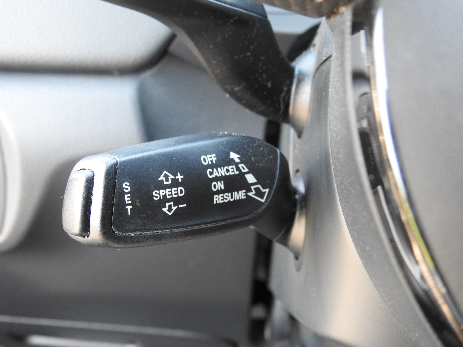 AUDI Q3 2.0 TFSI quattro S-tronic S-Line-image-23