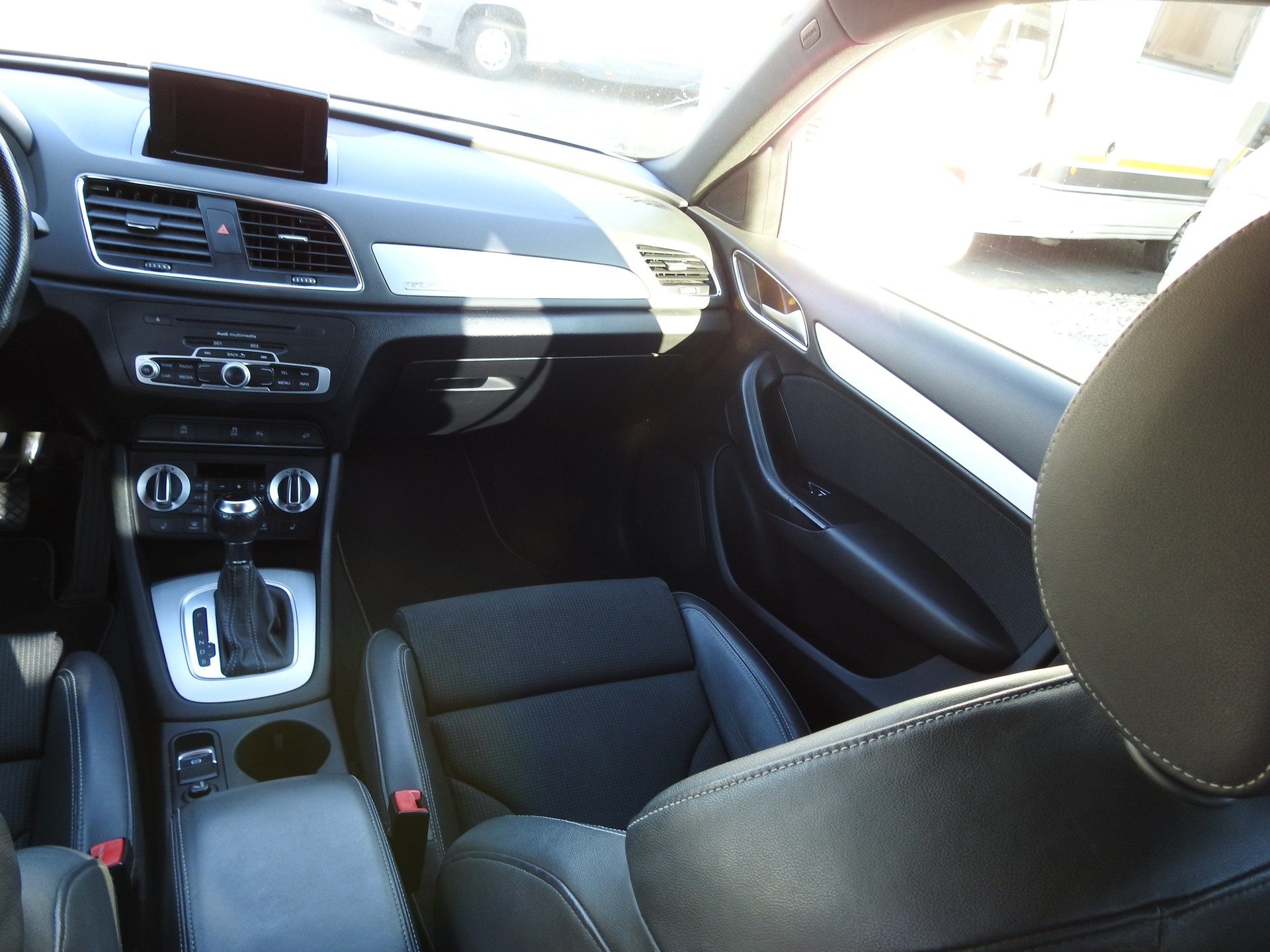 AUDI Q3 2.0 TFSI quattro S-tronic S-Line-image-18