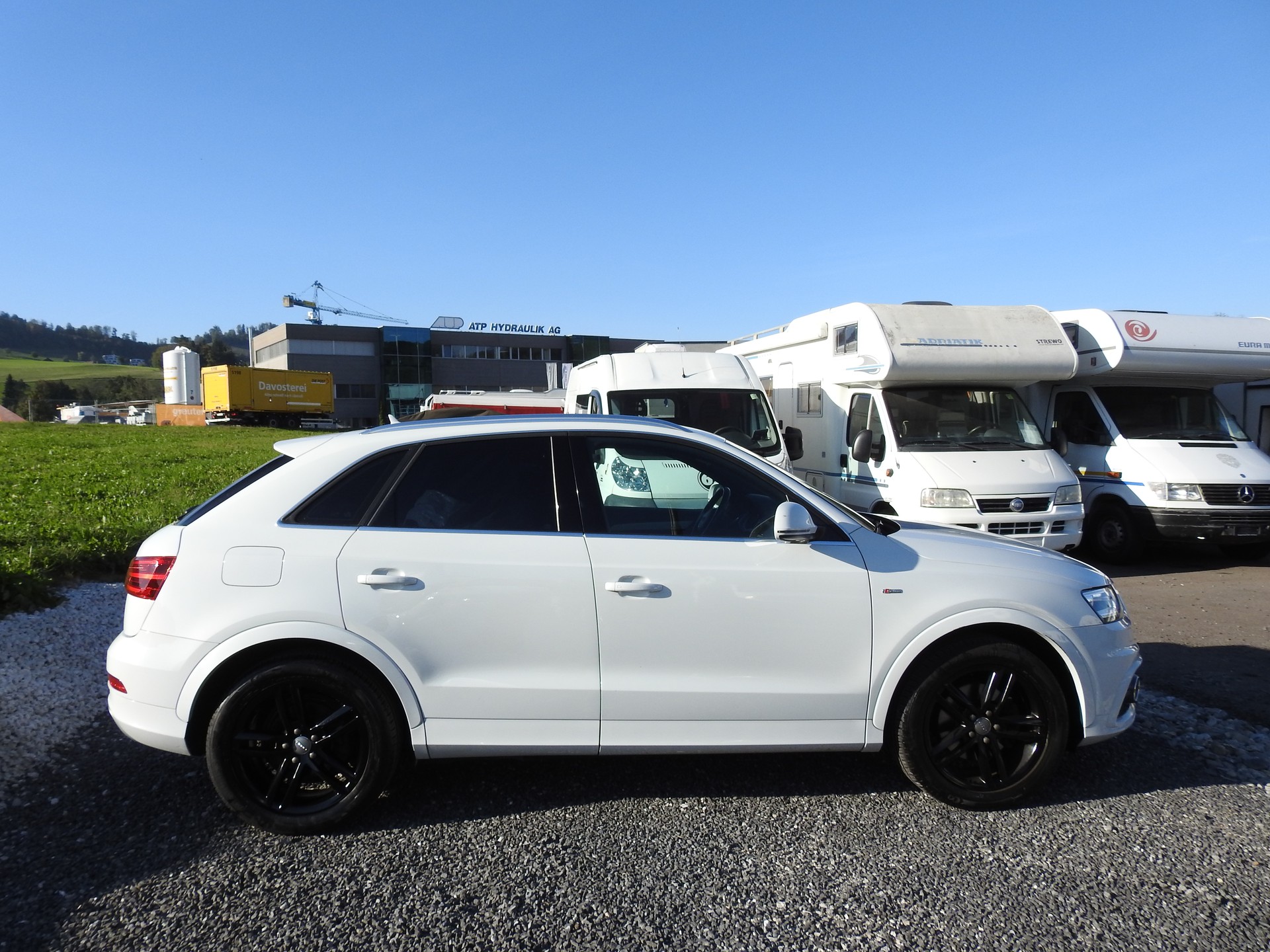 AUDI Q3 2.0 TFSI quattro S-tronic S-Line-image-6