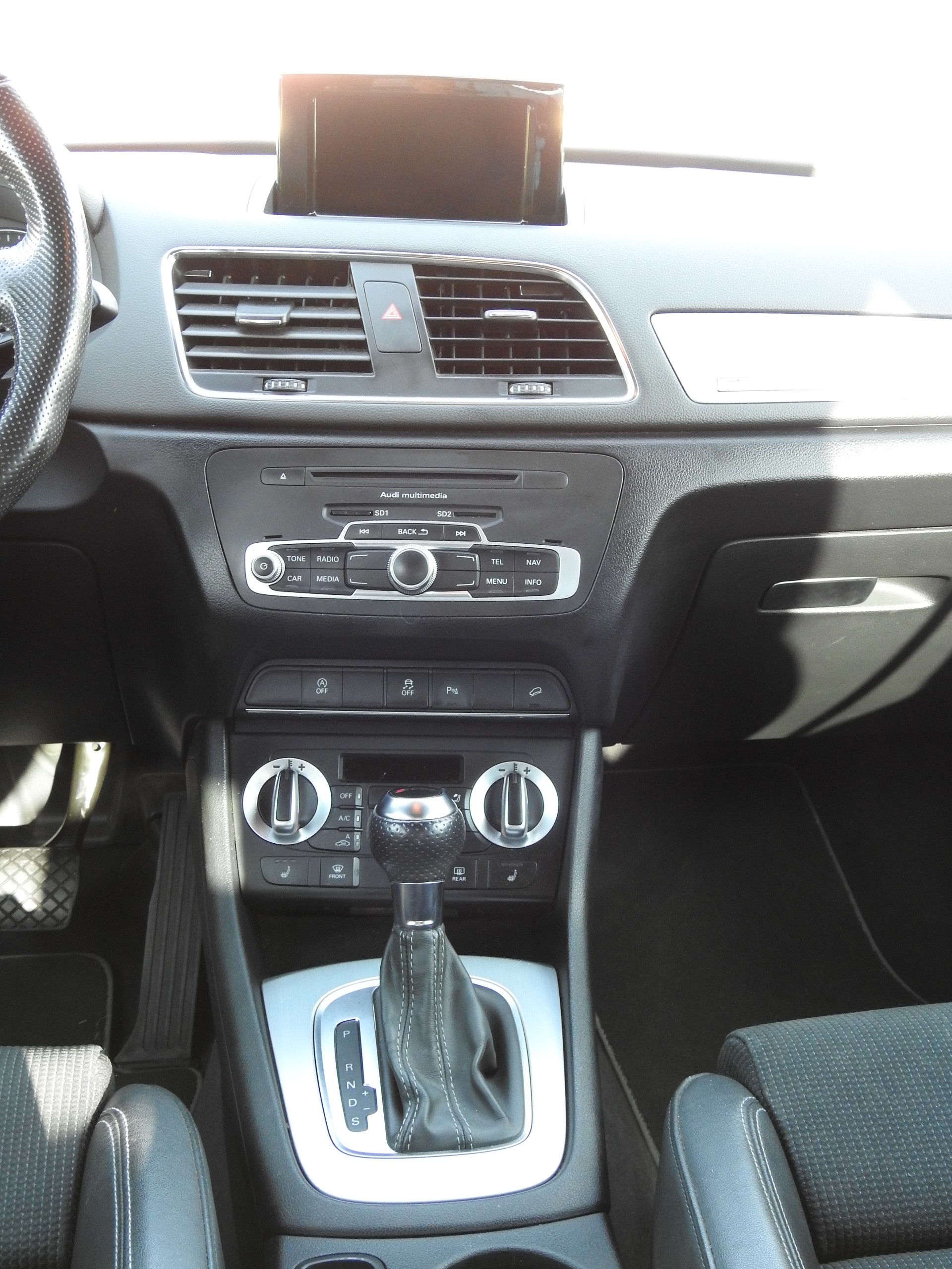 AUDI Q3 2.0 TFSI quattro S-tronic S-Line-image-17