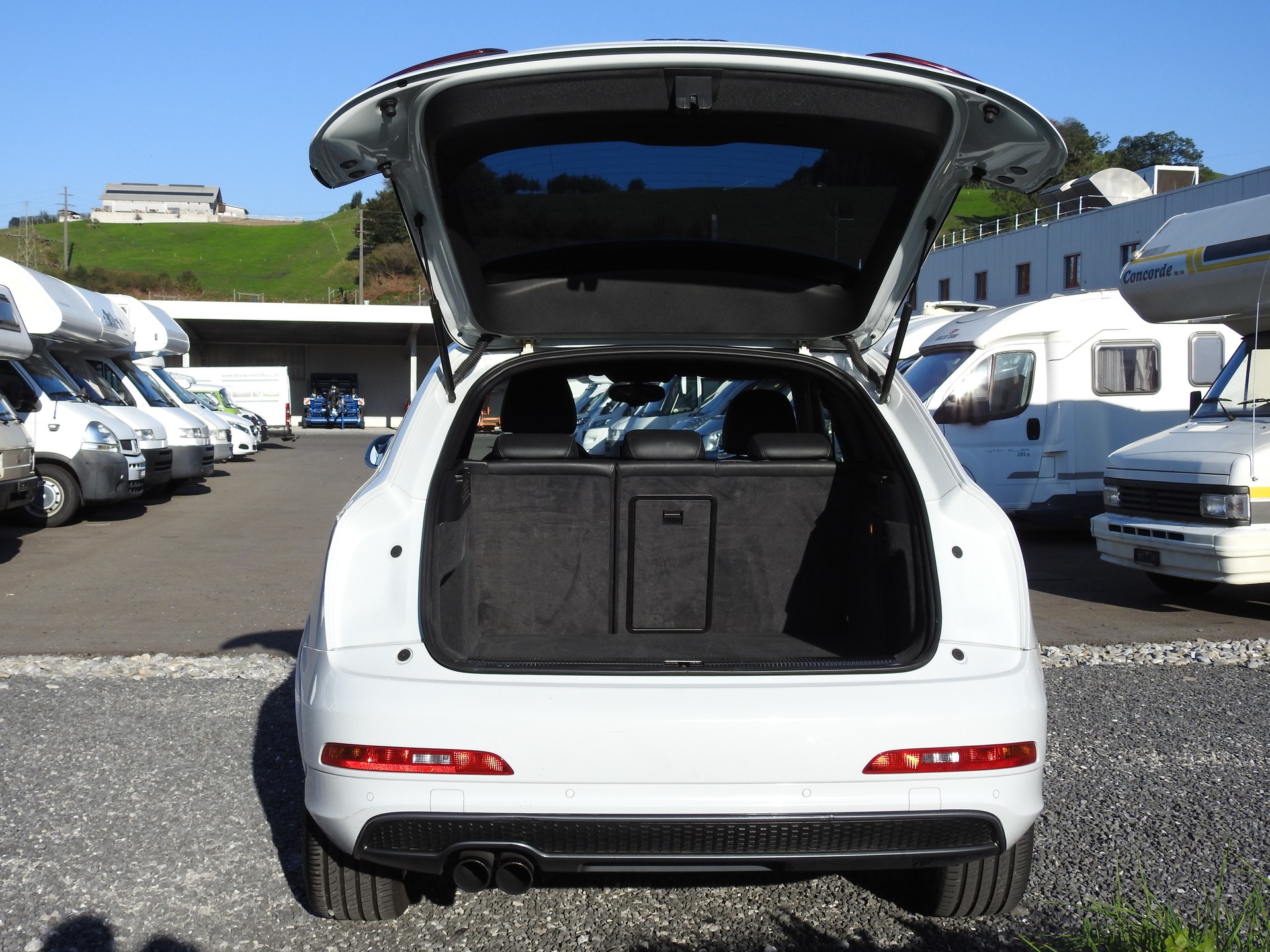 AUDI Q3 2.0 TFSI quattro S-tronic S-Line-image-9