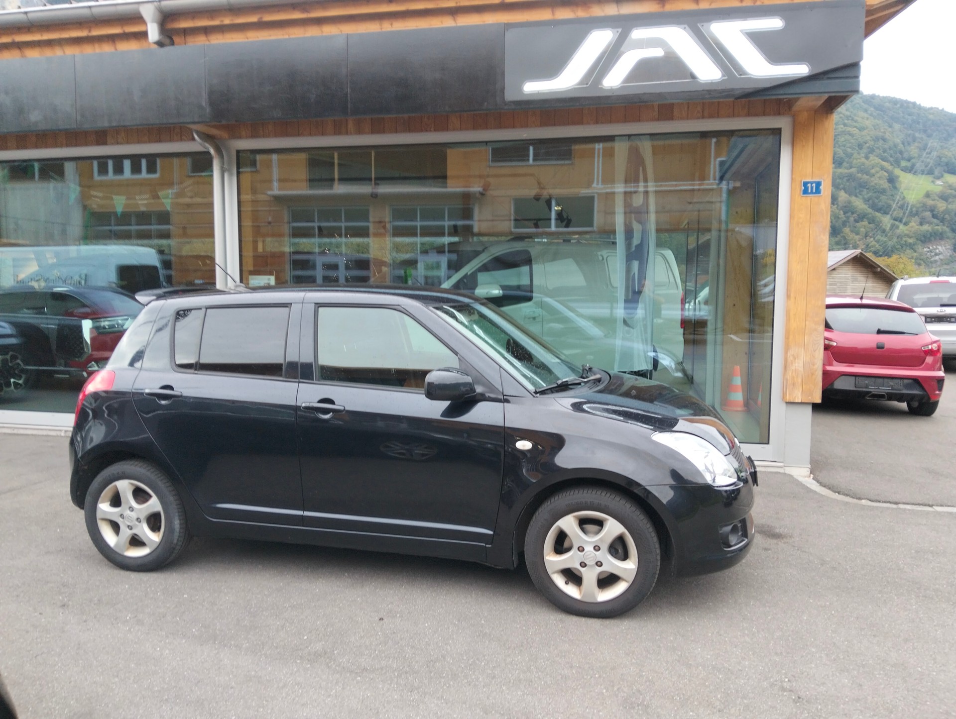 SUZUKI Swift 1.3i 16V GL Top 4x4-image-6