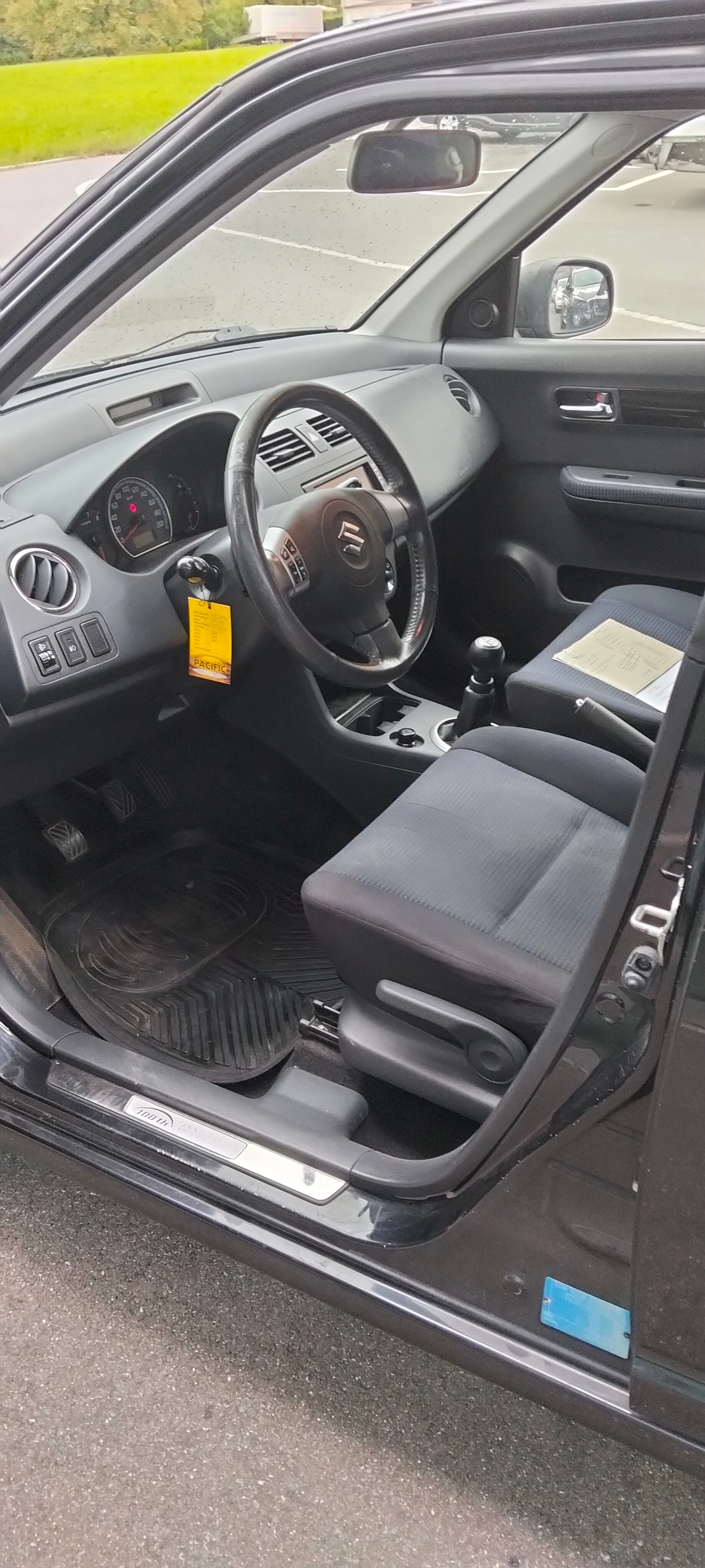 SUZUKI Swift 1.3i 16V GL Top 4x4-image-5