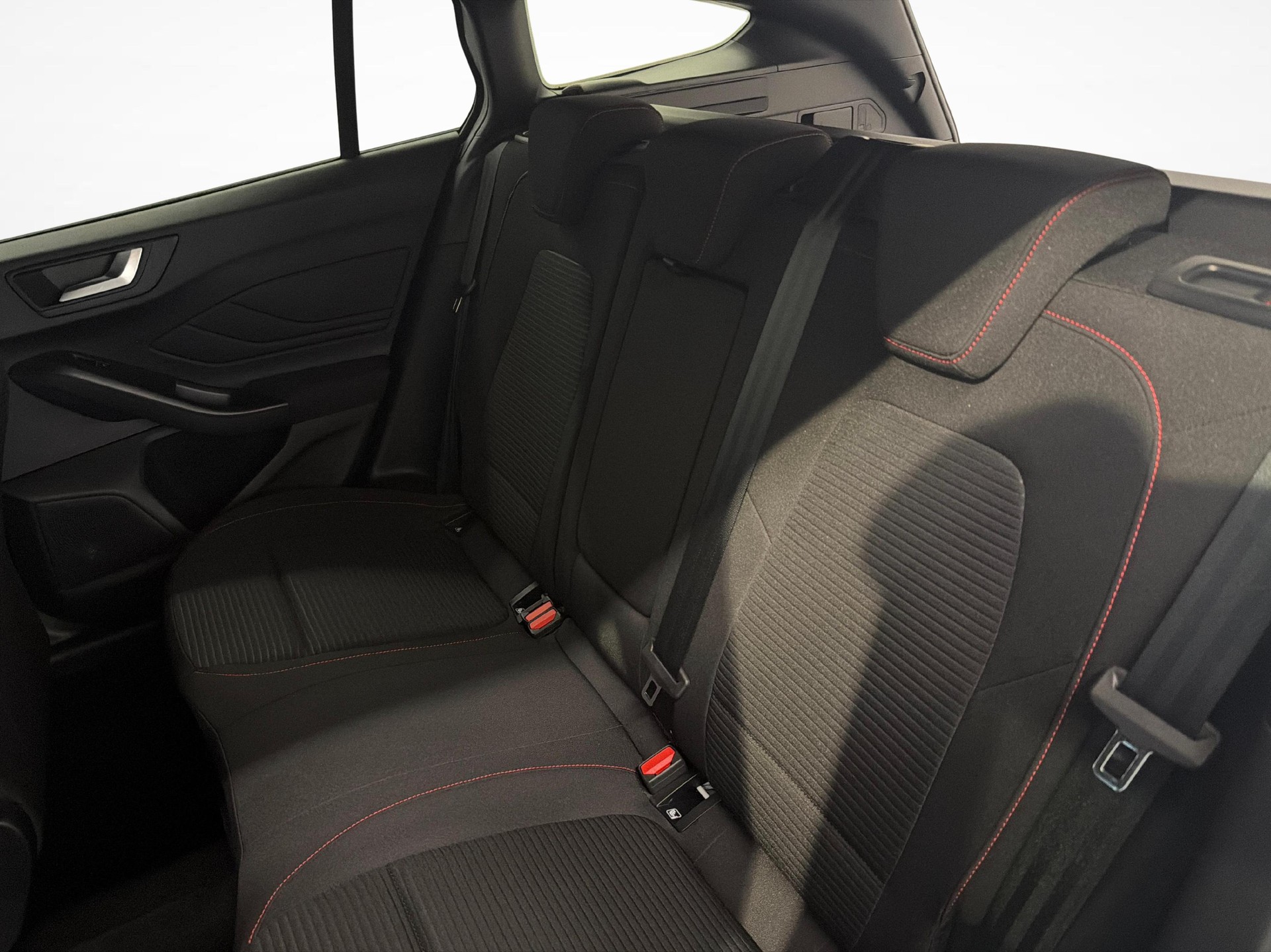 FORD Focus Station Wagon 1.0i EcoB Hybrid 155 ST-Line X-image-10