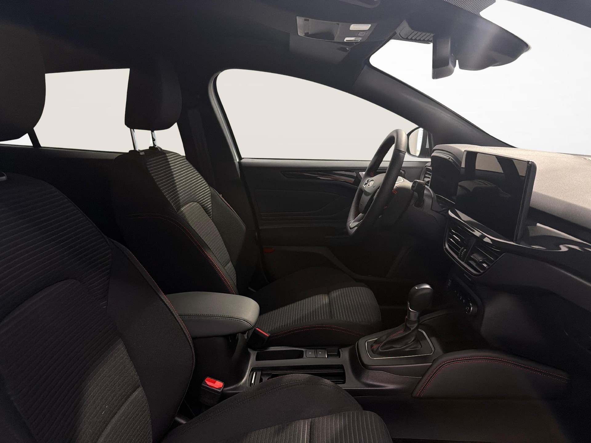 FORD Focus Station Wagon 1.0i EcoB Hybrid 155 ST-Line X-image-9