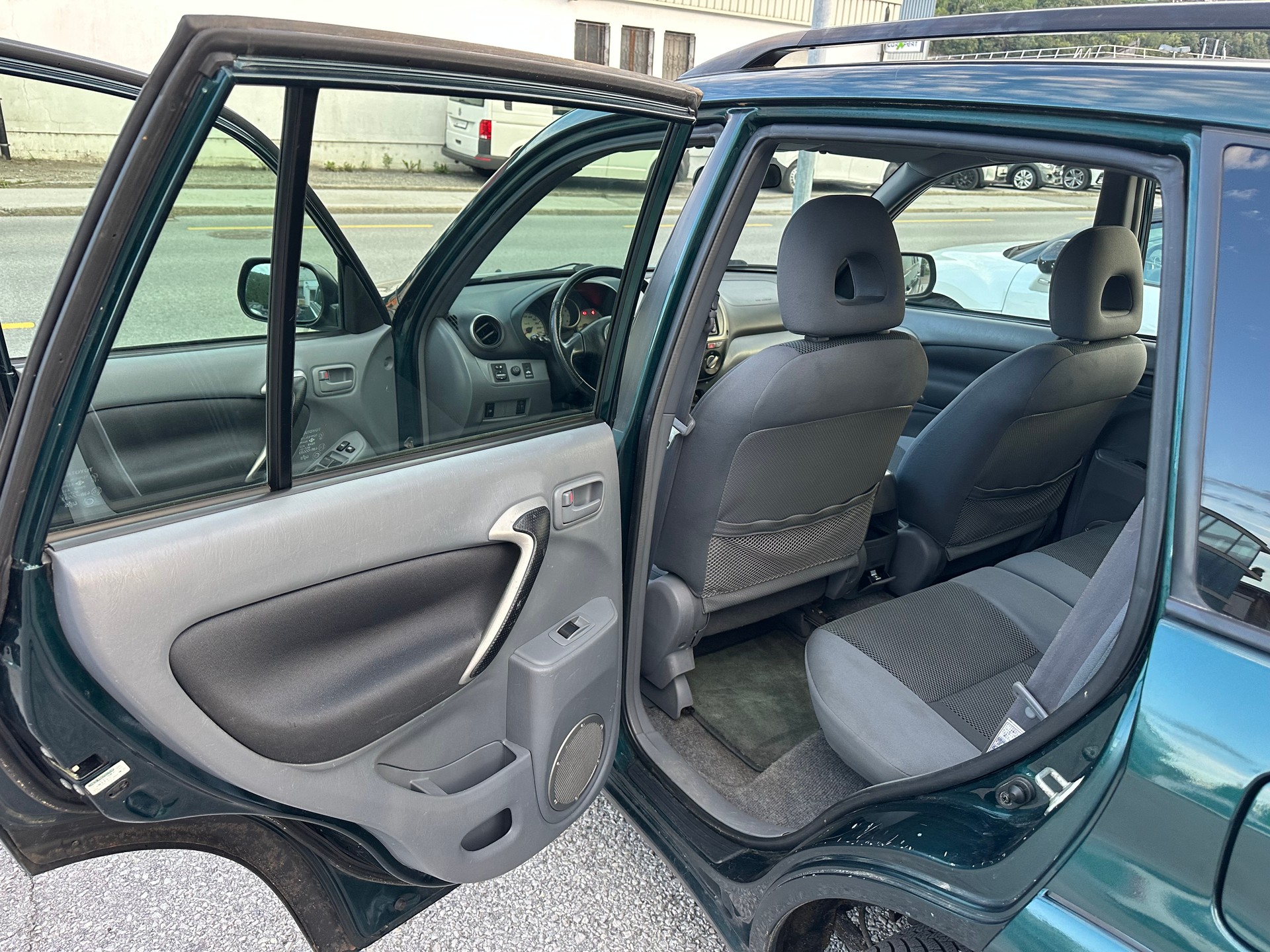 TOYOTA RAV-4 2.0 16V Linea Terra-image-9