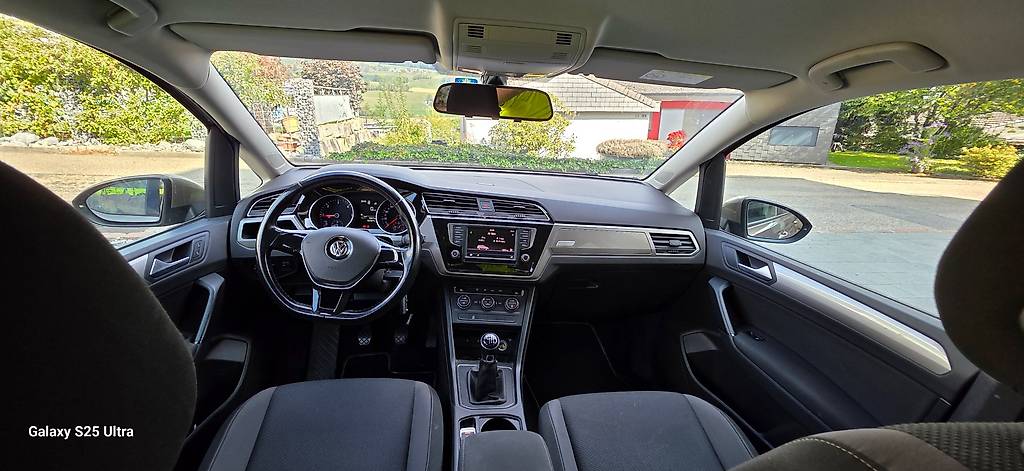 VW Touran 1.6 TDI BlueMotion Technology Family-image-3