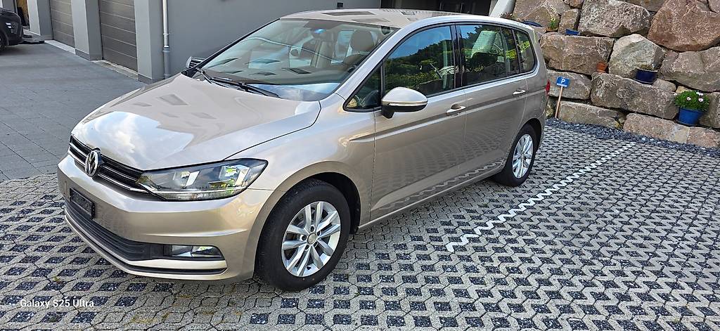 VW Touran 1.6 TDI BlueMotion Technology Family-image-4