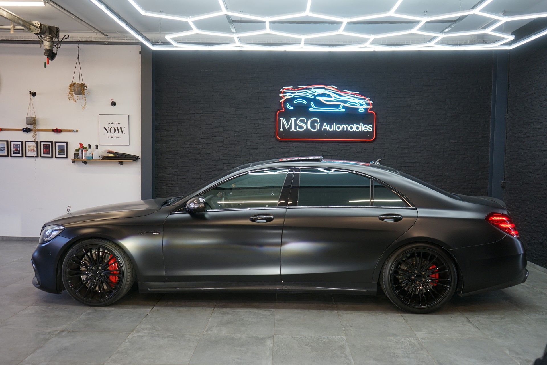 MERCEDES-BENZ S 63 AMG L 4Matic+ 9G-Tronic-showroom-element-1