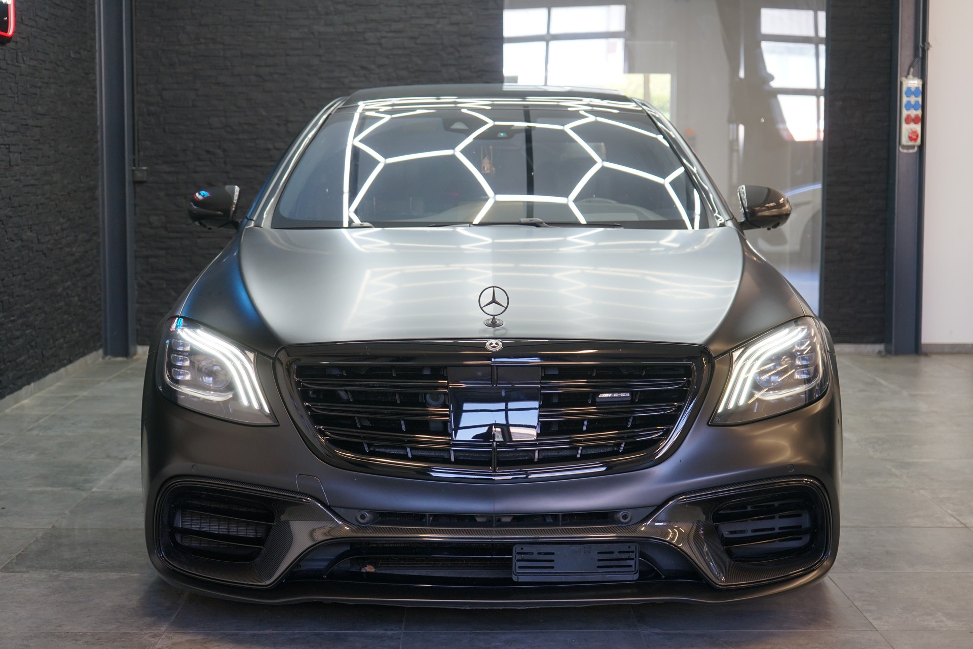 MERCEDES-BENZ S 63 AMG L 4Matic+ 9G-Tronic-showroom-element-3