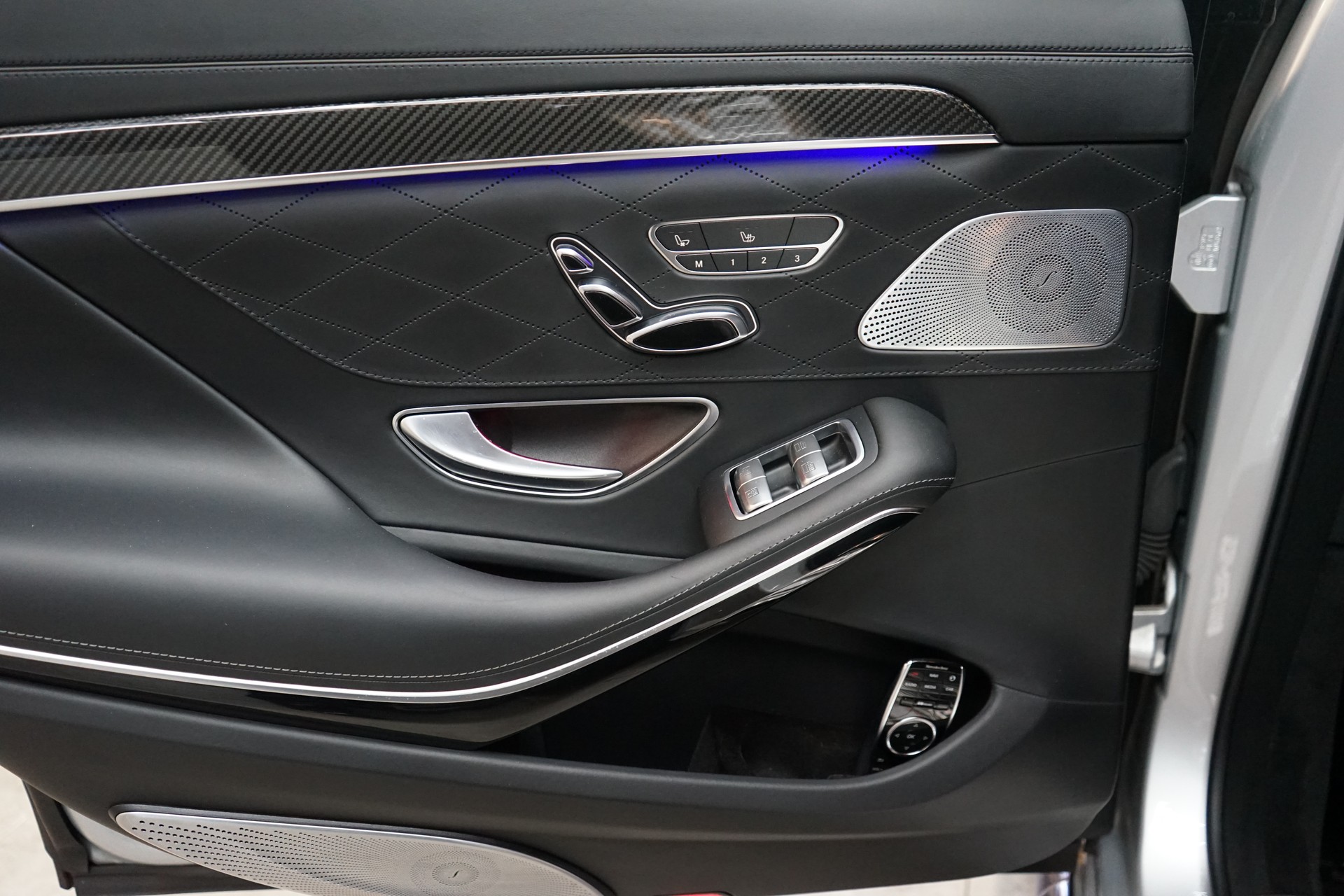 MERCEDES-BENZ S 63 AMG L 4Matic+ 9G-Tronic-image-27
