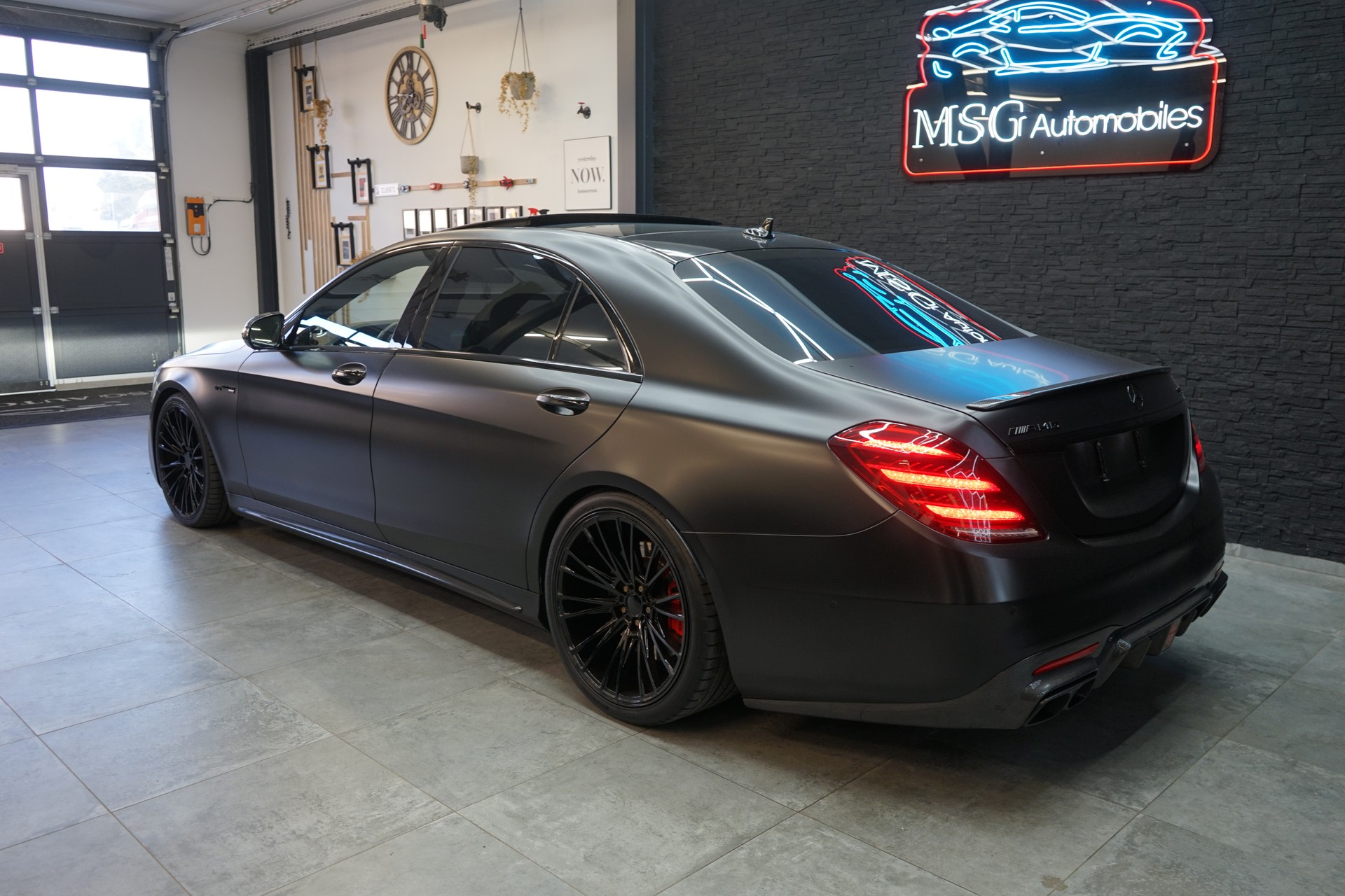 MERCEDES-BENZ S 63 AMG L 4Matic+ 9G-Tronic-showroom-element-2