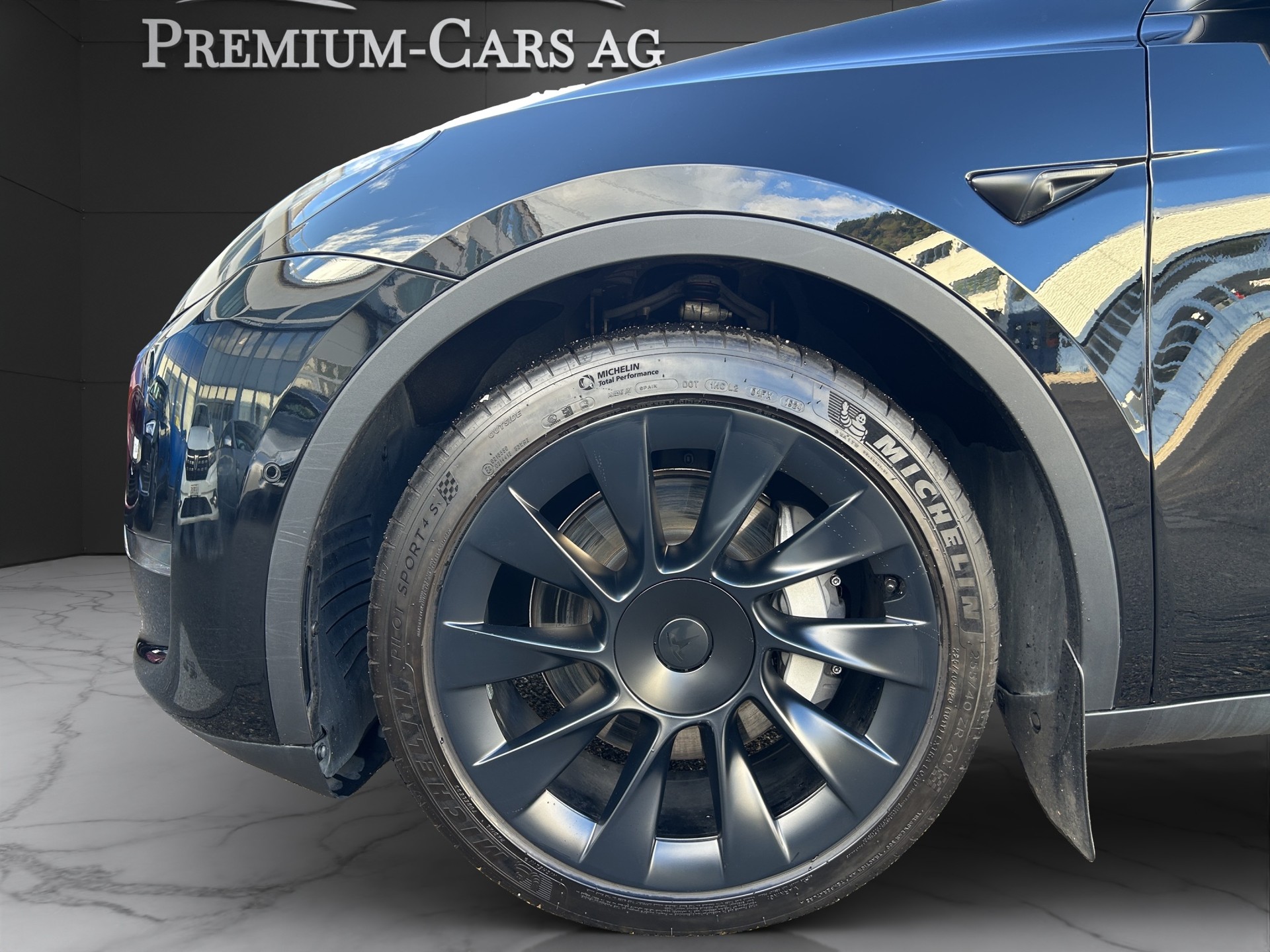 TESLA Model Y Long Range Dual Motor AWD / Model 2023-image-13