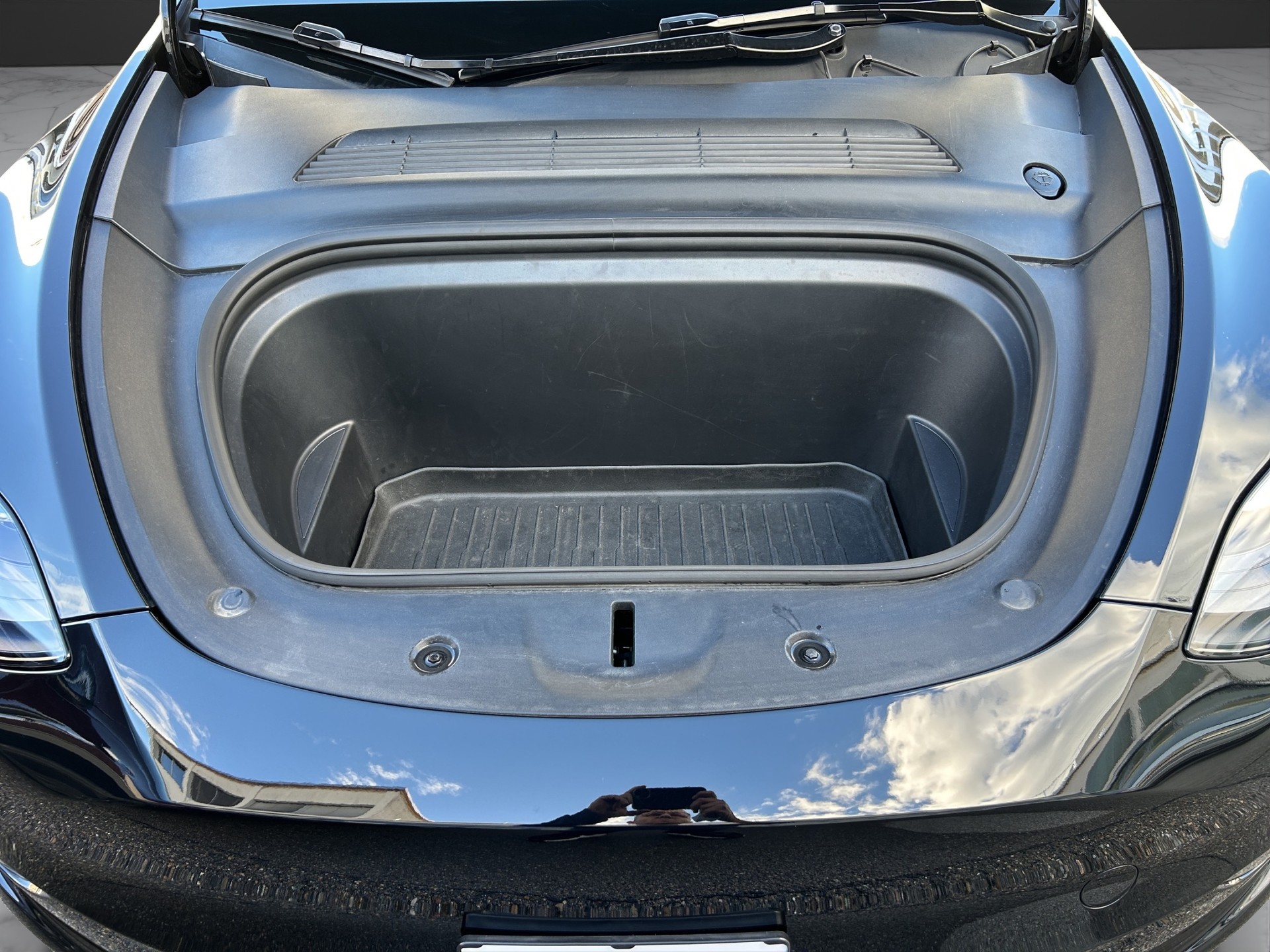 TESLA Model Y Long Range Dual Motor AWD / Model 2023-image-12