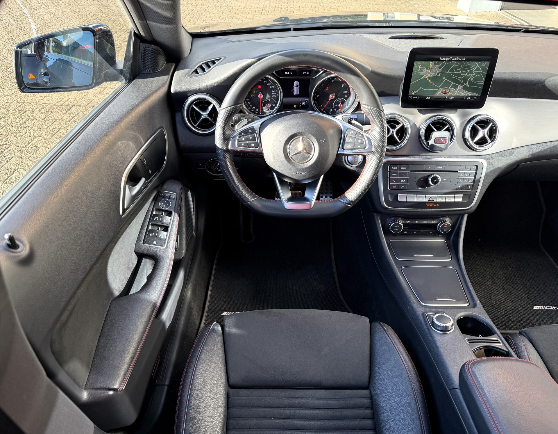 MERCEDES-BENZ CLA Shooting Brake 220 d AMG Line 7G-DCT-image-12