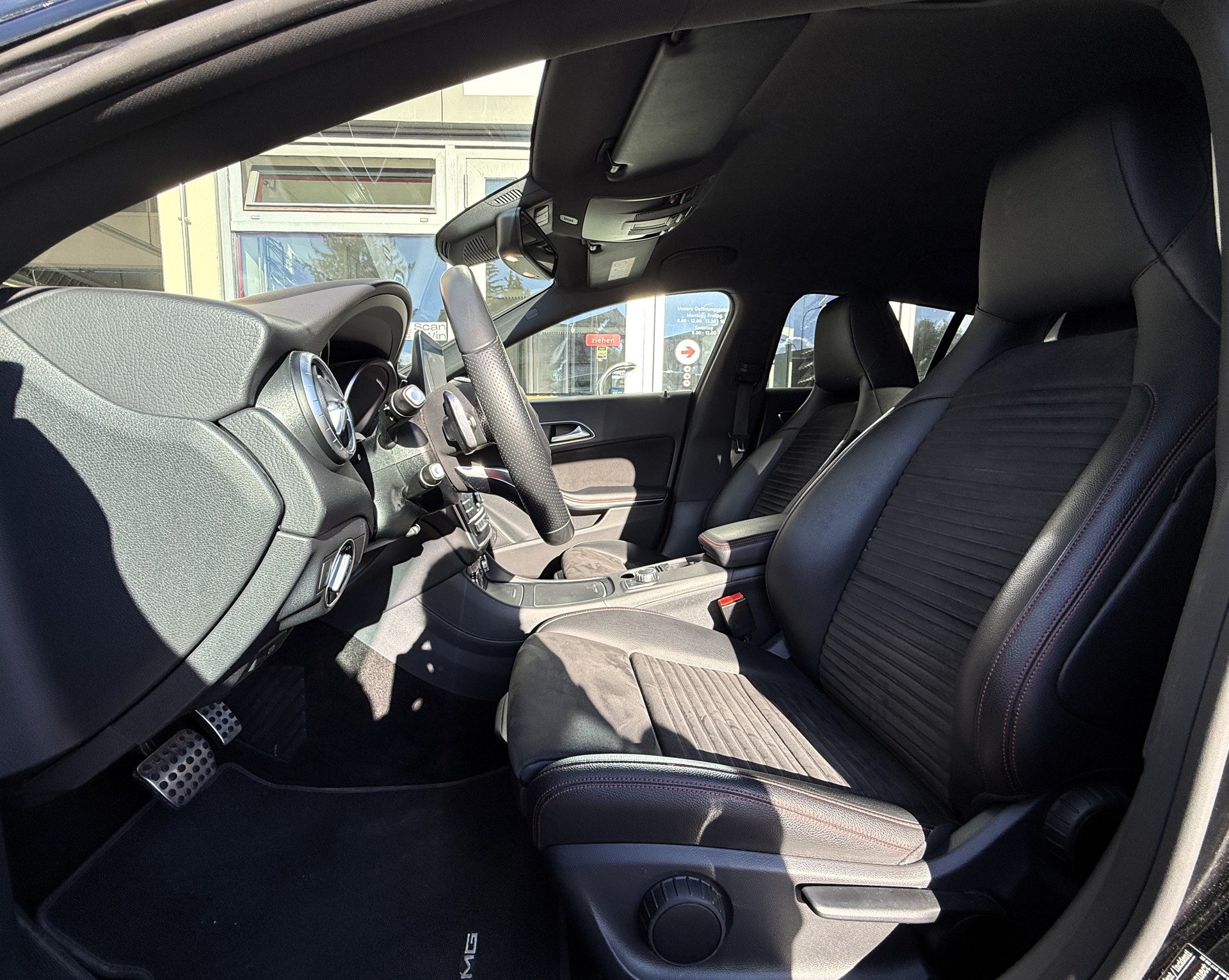 MERCEDES-BENZ CLA Shooting Brake 220 d AMG Line 7G-DCT-image-15