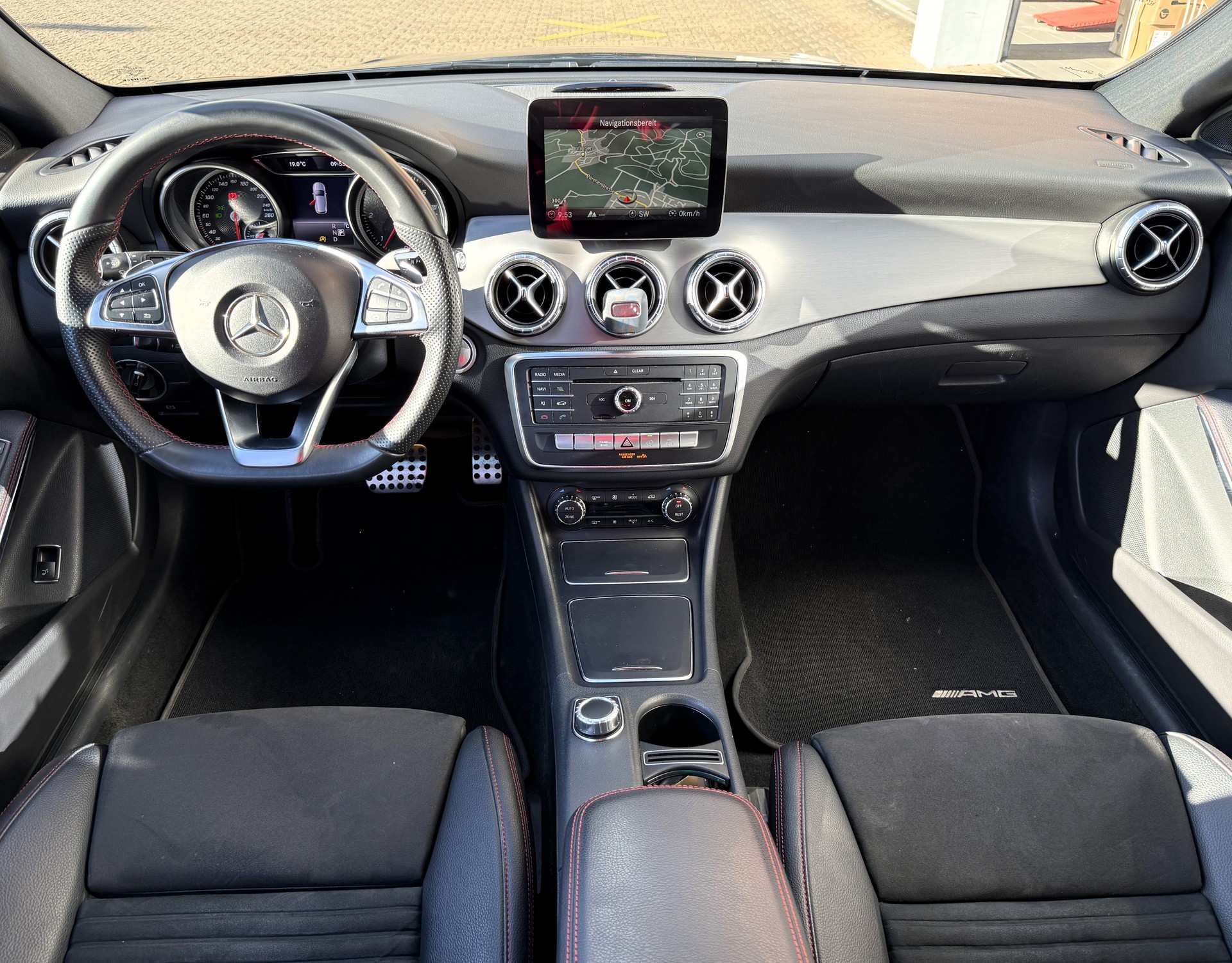 MERCEDES-BENZ CLA Shooting Brake 220 d AMG Line 7G-DCT-image-11
