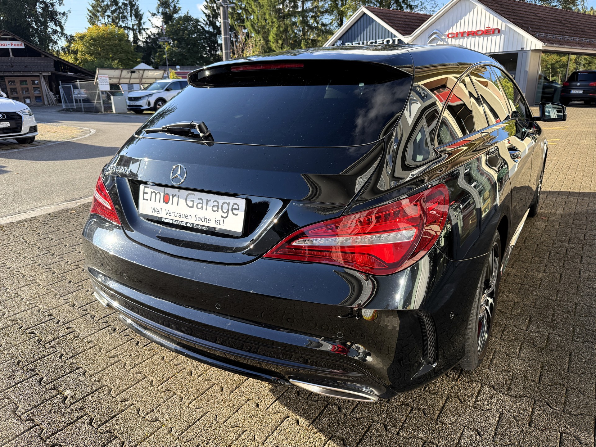 MERCEDES-BENZ CLA Shooting Brake 220 d AMG Line 7G-DCT-image-5