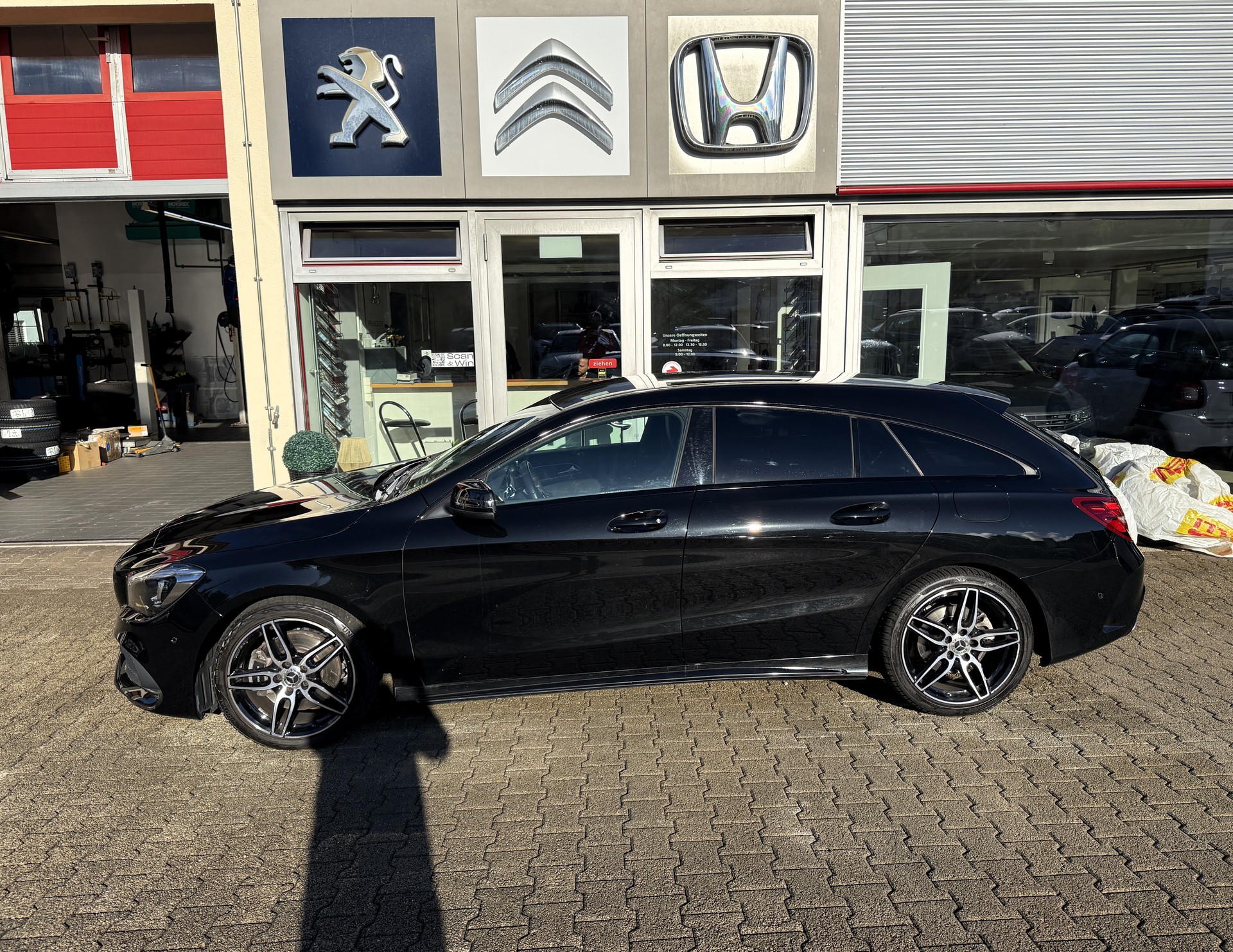 MERCEDES-BENZ CLA Shooting Brake 220 d AMG Line 7G-DCT-image-3