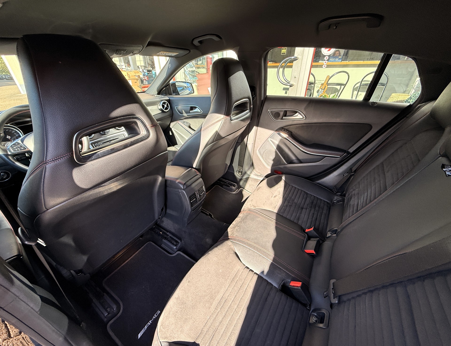 MERCEDES-BENZ CLA Shooting Brake 220 d AMG Line 7G-DCT-image-9