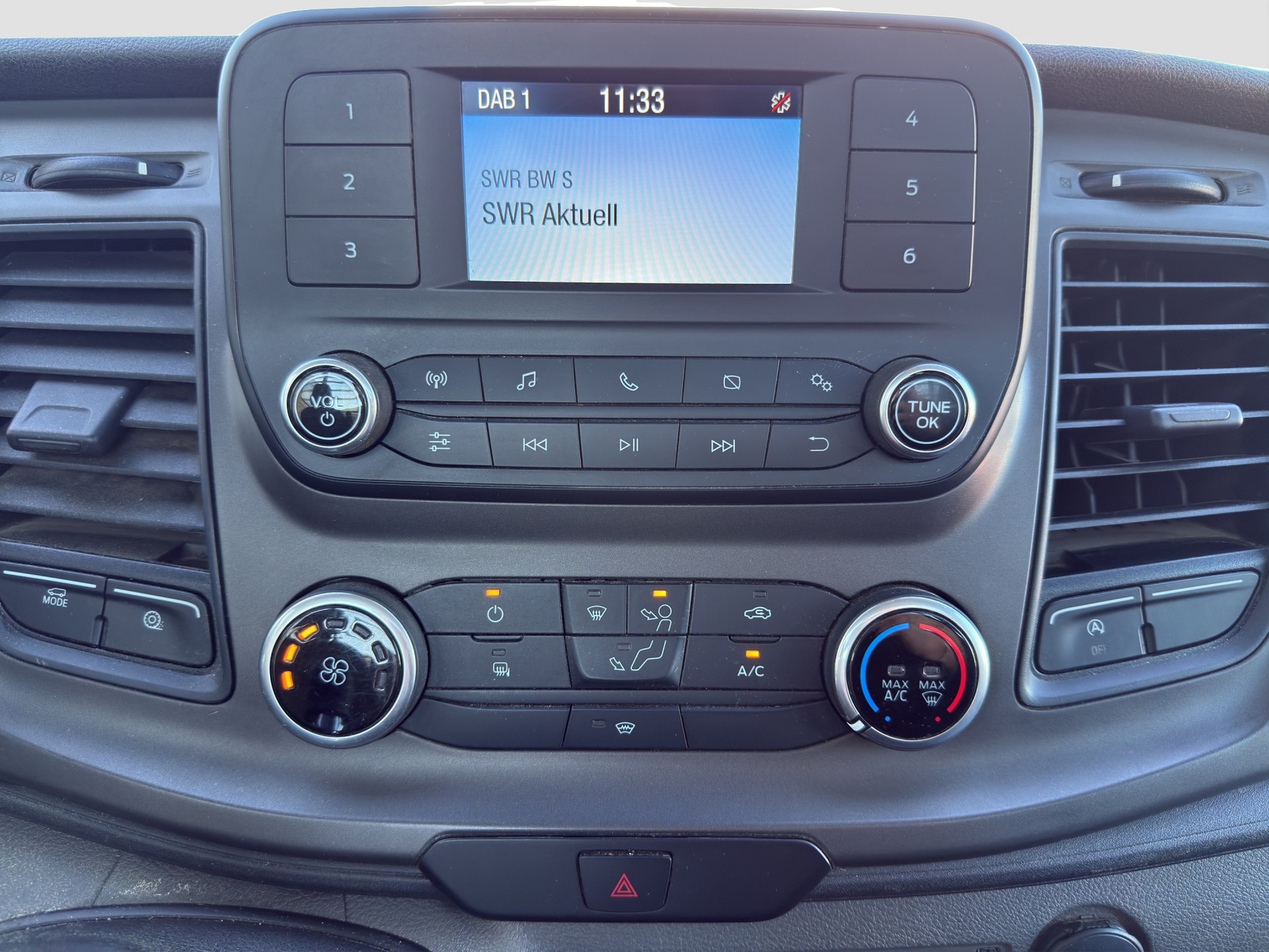 FORD Transit 350 L2 Trend 2.0 TDCi 170 RWD-image-16