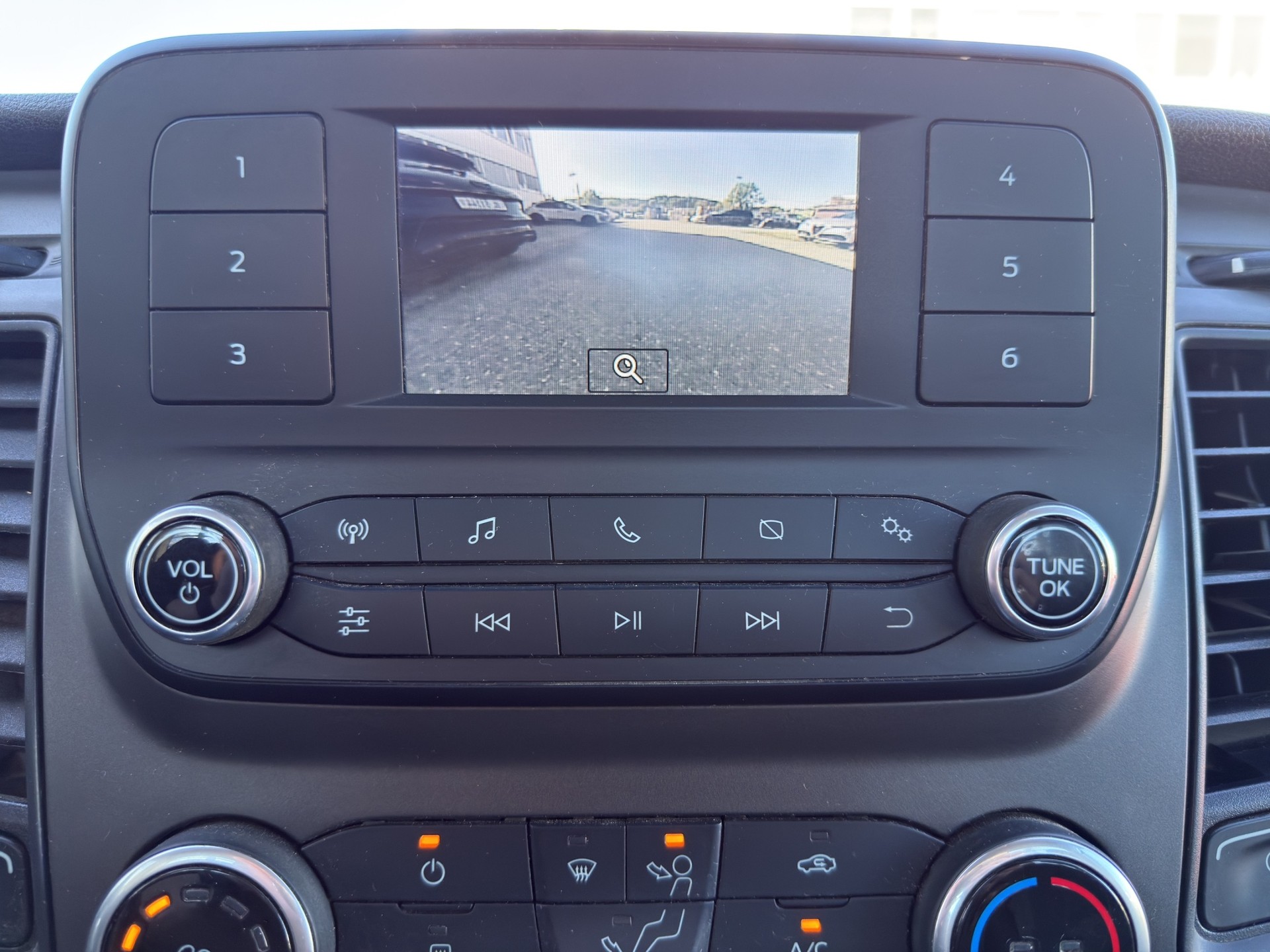 FORD Transit 350 L2 Trend 2.0 TDCi 170 RWD-image-15