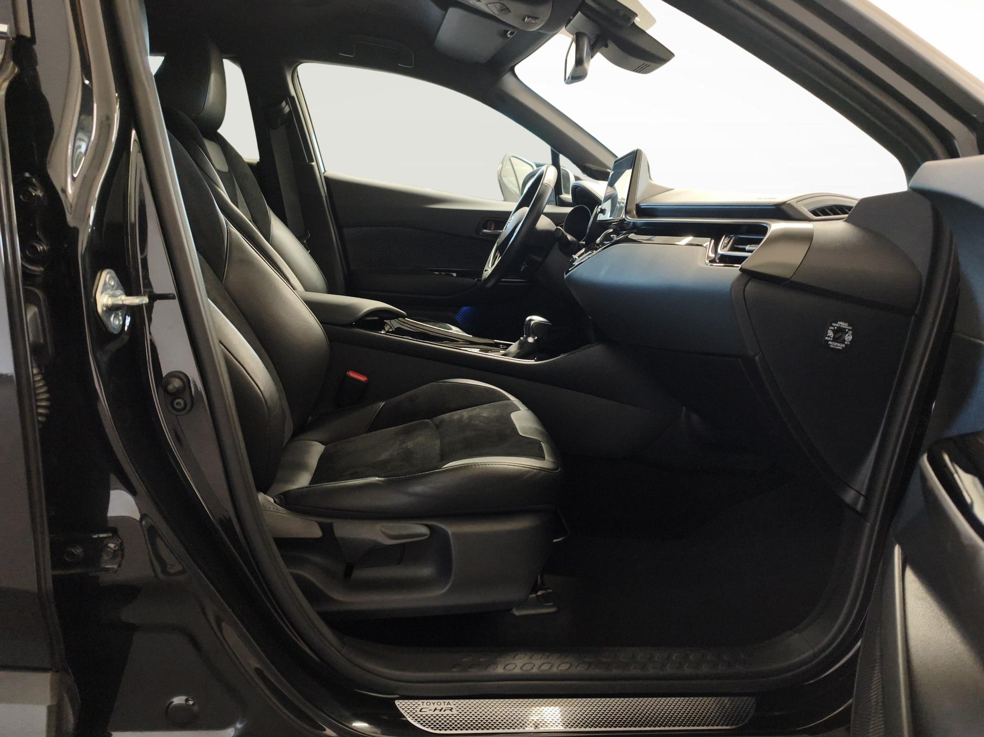 TOYOTA C-HR 2.0 VVTi HSD Move - Ruote invernali incluse-image-9