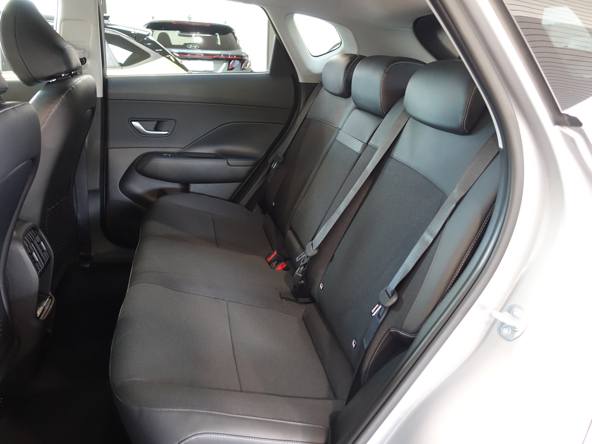 HYUNDAI Kona EV 65.4 kWh Amplia inkl. 4 Aluwinterräder-image-11