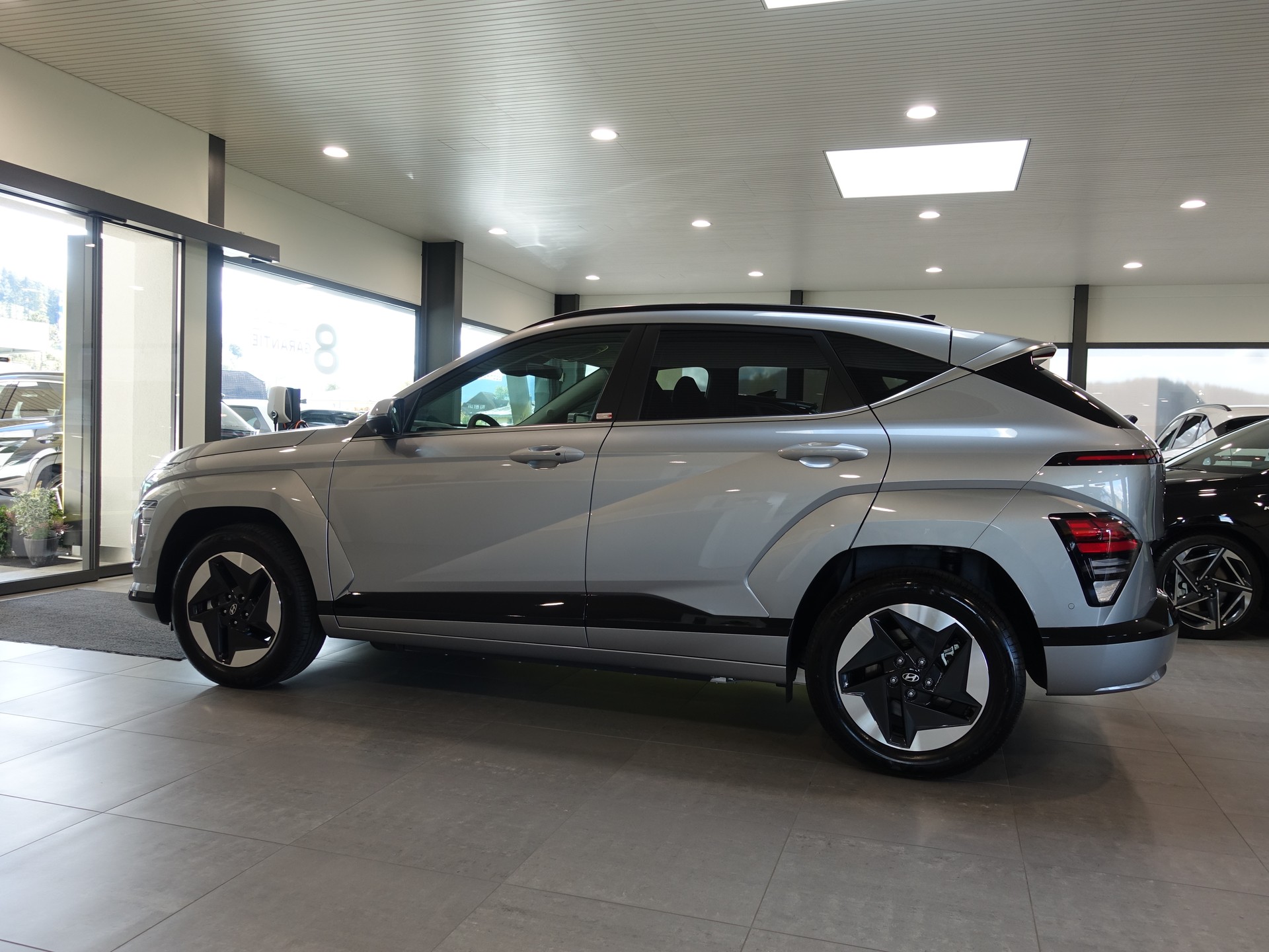 HYUNDAI Kona EV 65.4 kWh Amplia inkl. 4 Aluwinterräder-image-1