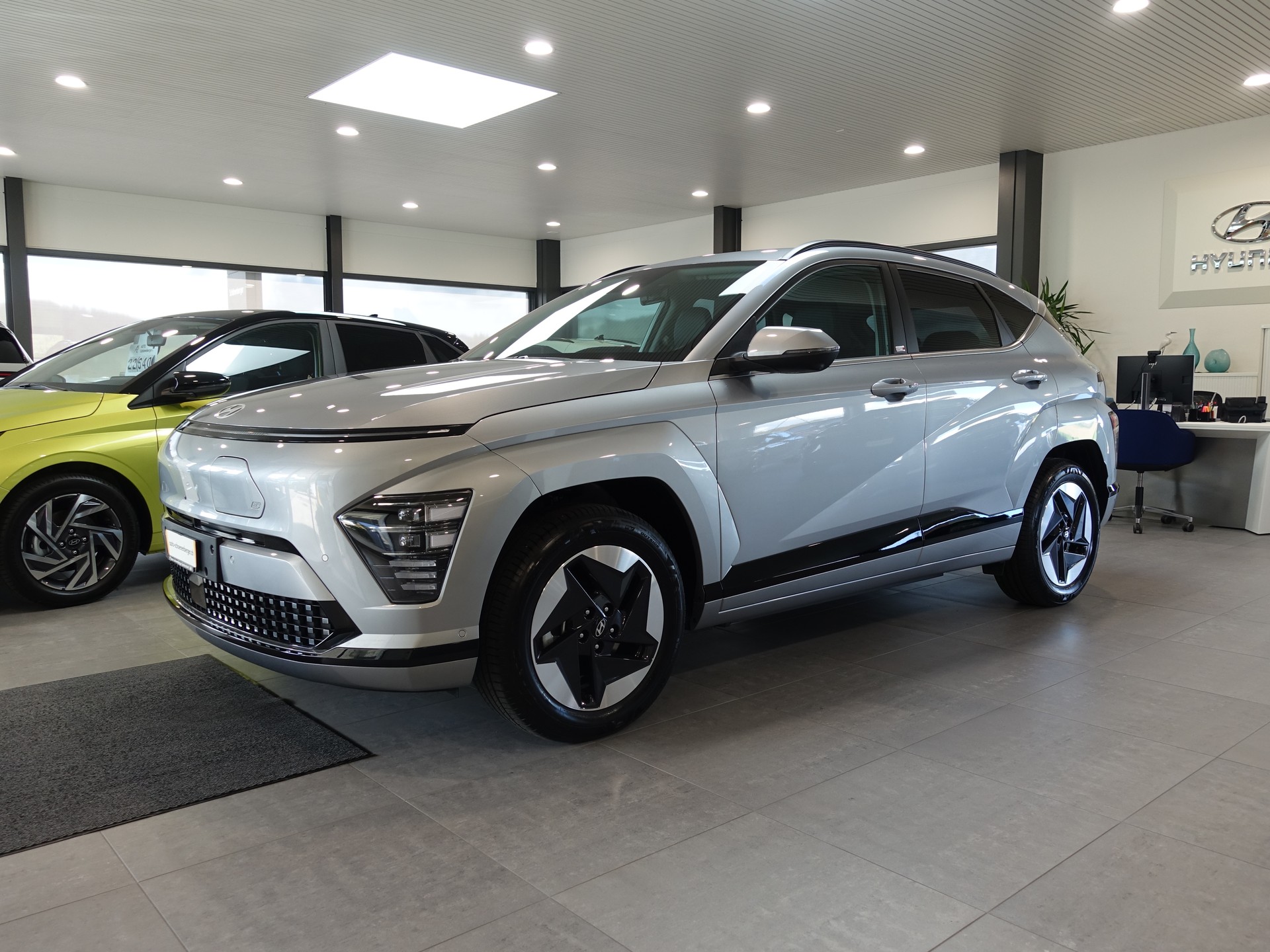 HYUNDAI Kona EV 65.4 kWh Amplia inkl. 4 Aluwinterräder-image-0