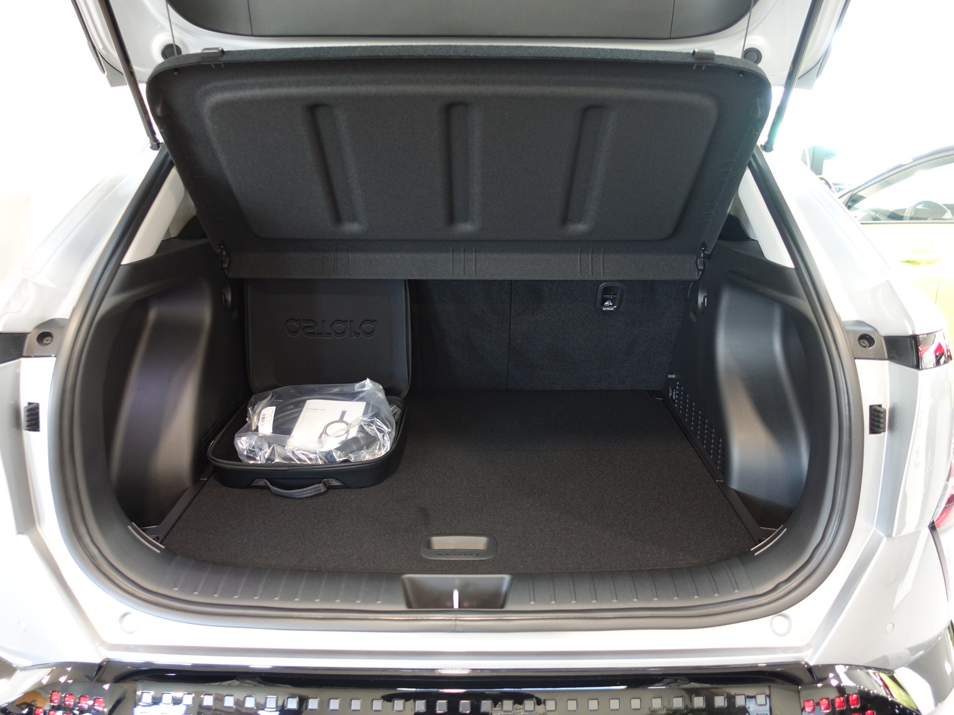HYUNDAI Kona EV 65.4 kWh Amplia inkl. 4 Aluwinterräder-image-13