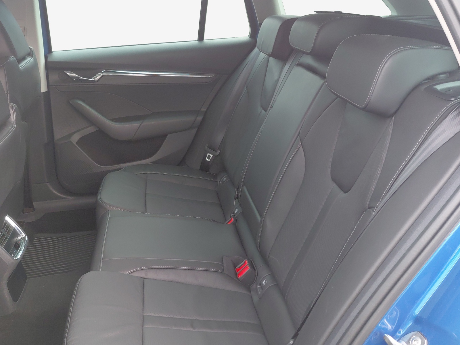 SKODA Octavia Combi 1.5 TSI G-Tec DSG Style-image-11