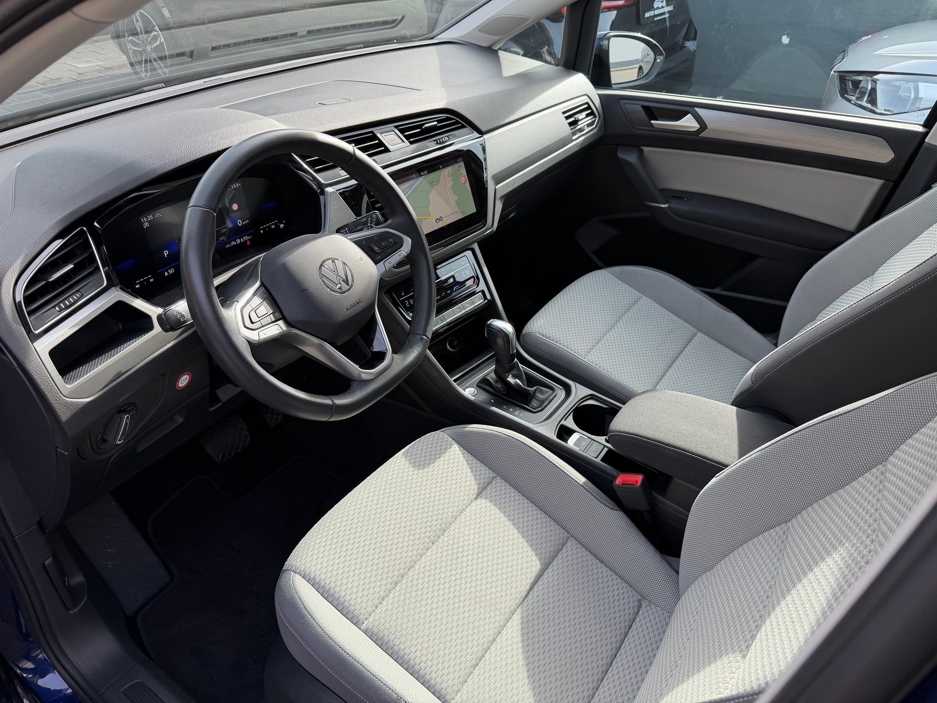 VW Touran 2.0 TDI BlueMotion Technology Comfortline DSG-image-16