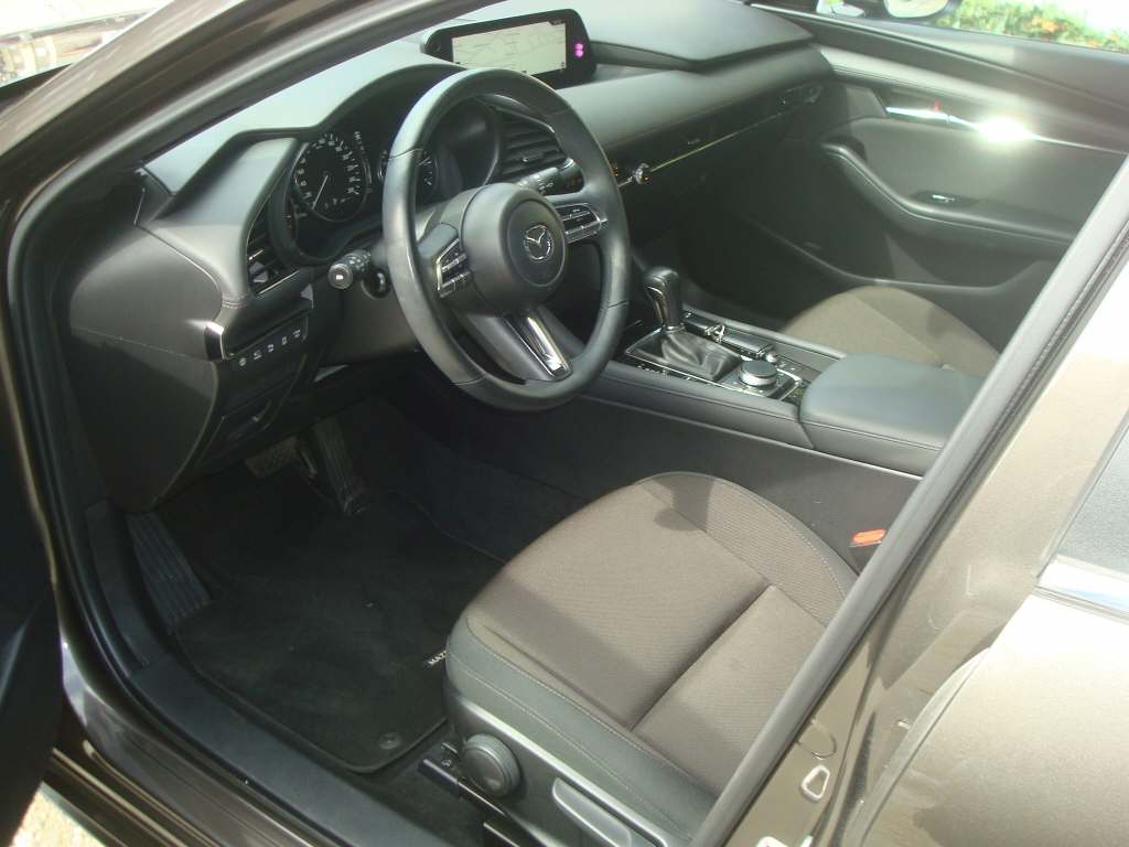 MAZDA 3 Hatchback 2.0 122 Revolution-image-3