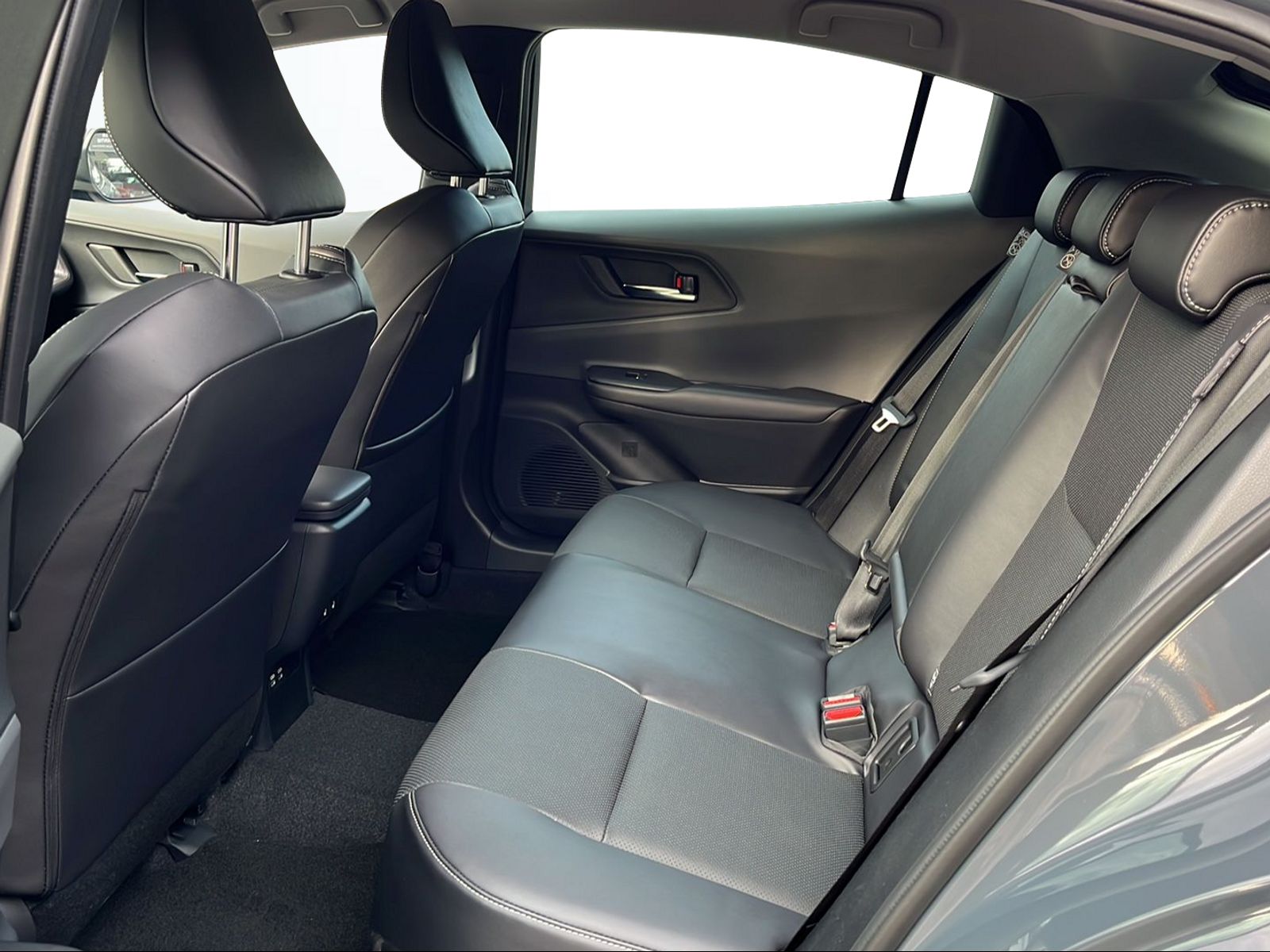 TOYOTA Prius 2,0 VVT-i Plug-in Hybrid Premium-image-9