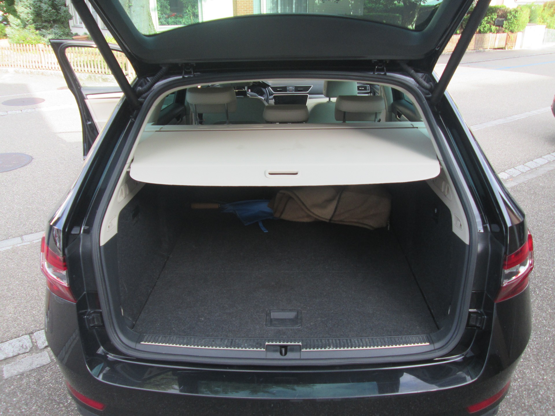 SKODA Superb Combi 2.0 TDi Sport Line DSG-image-9