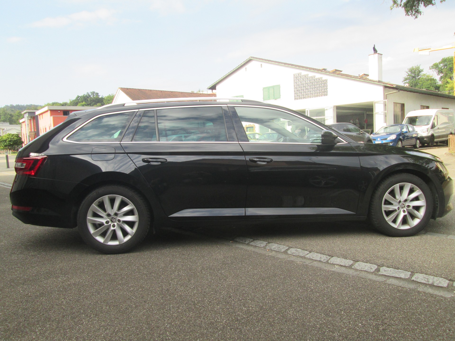 SKODA Superb Combi 2.0 TDi Sport Line DSG-image-5