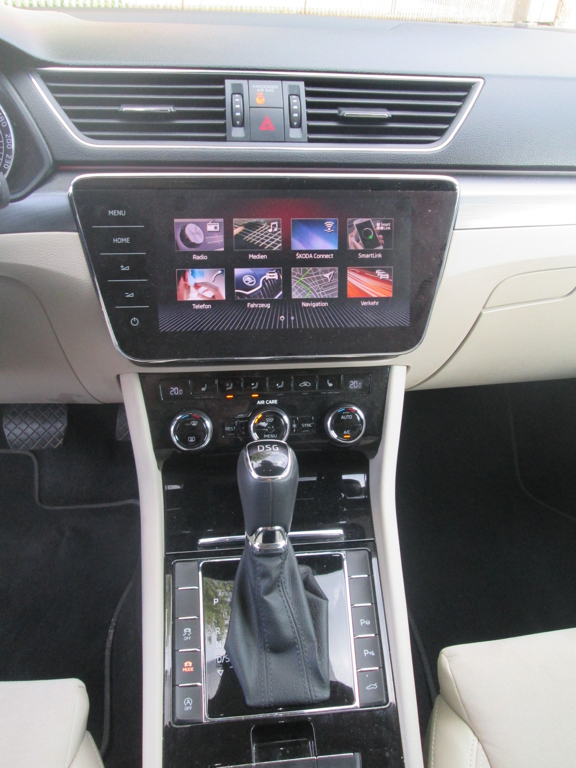 SKODA Superb Combi 2.0 TDi Sport Line DSG-image-10