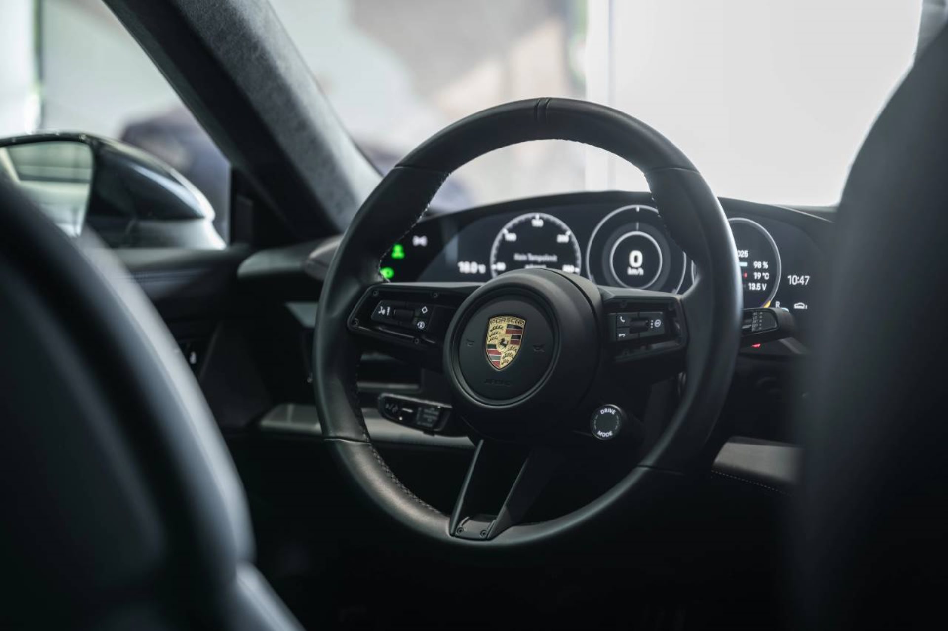 PORSCHE Taycan Turbo-image-15