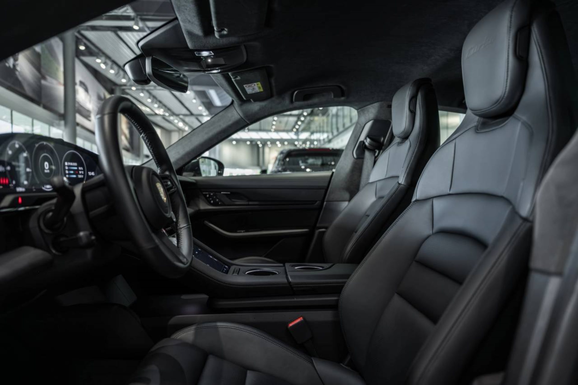PORSCHE Taycan Turbo-showroom-element-3