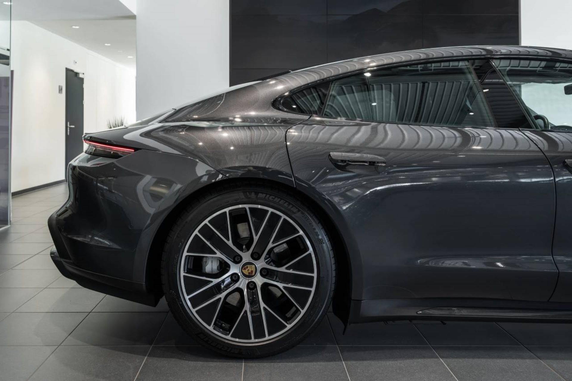 PORSCHE Taycan Turbo-image-11
