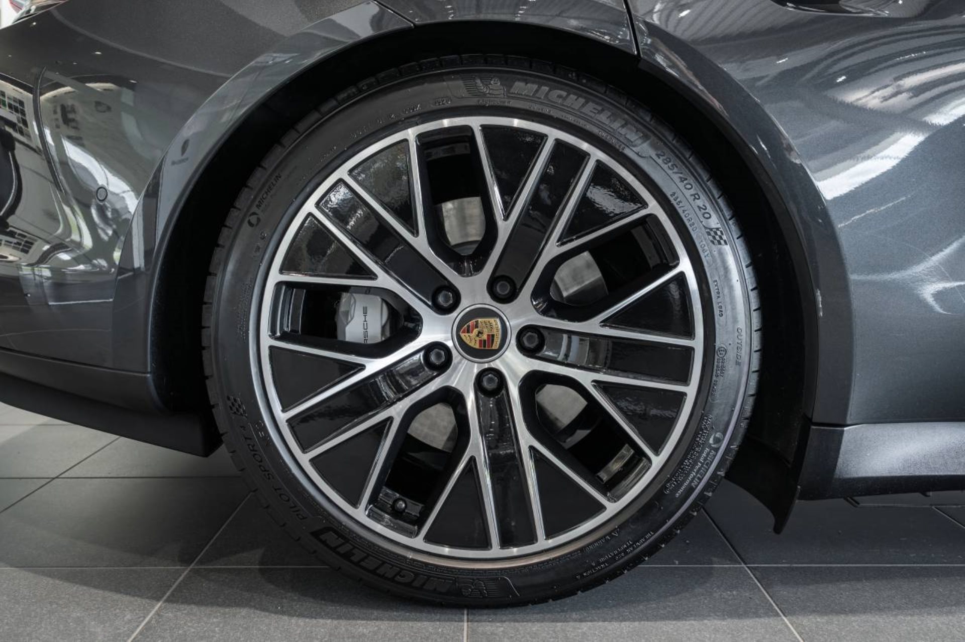 PORSCHE Taycan Turbo-image-31